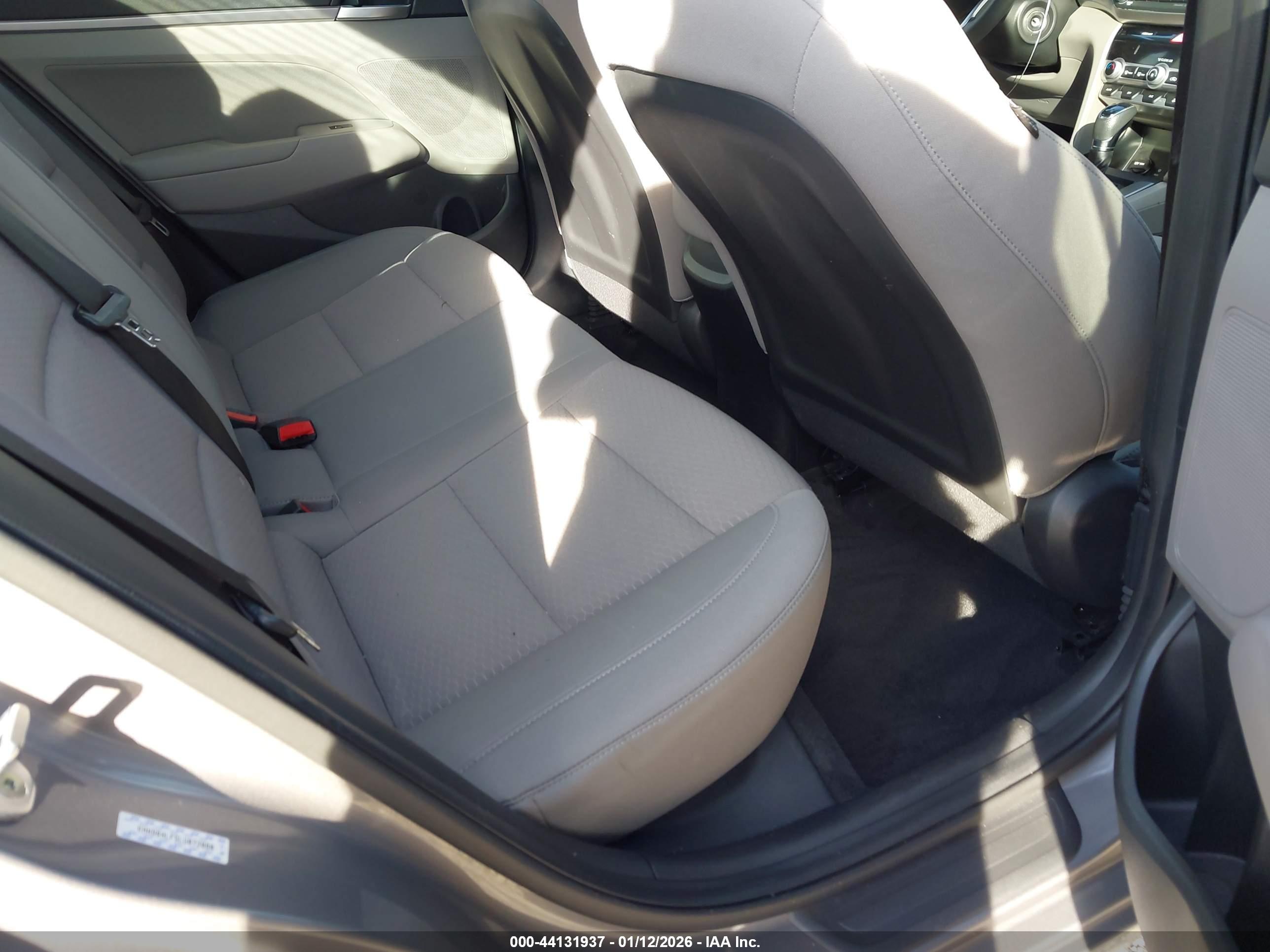 HYUNDAI ELANTRA image 8