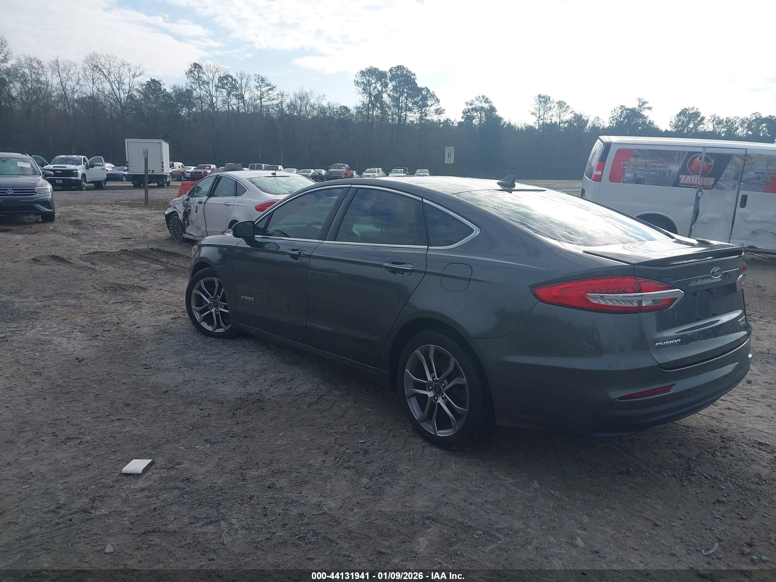 FORD FUSION image 3