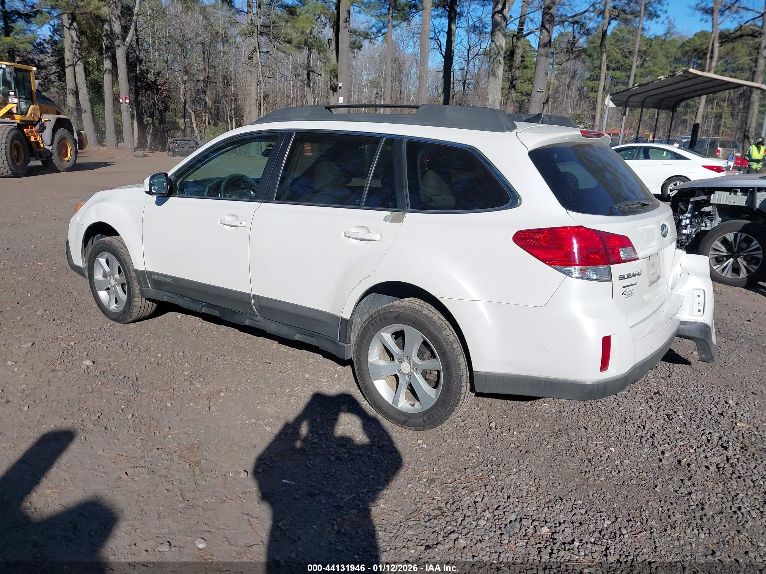SUBARU OUTBACK image 3