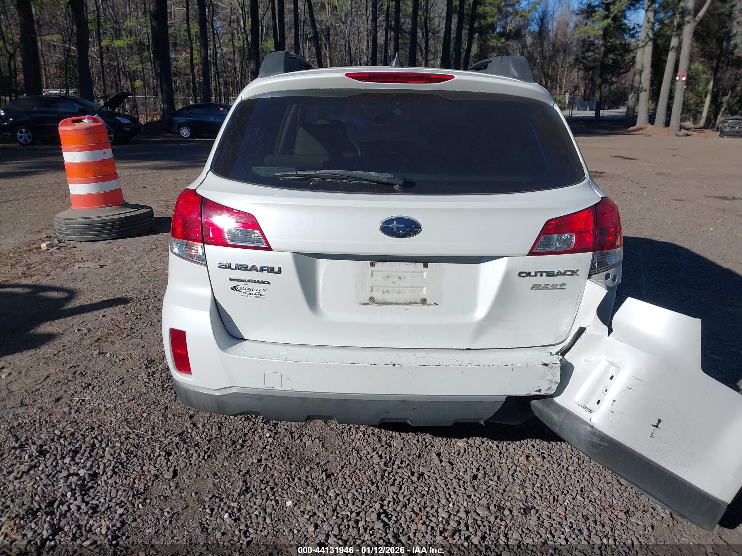 SUBARU OUTBACK image 6