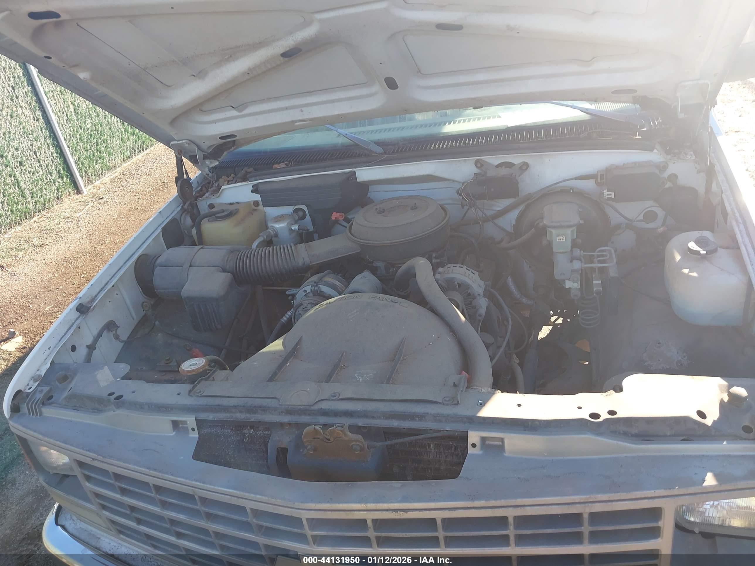 CHEVROLET GMT-400 image 10
