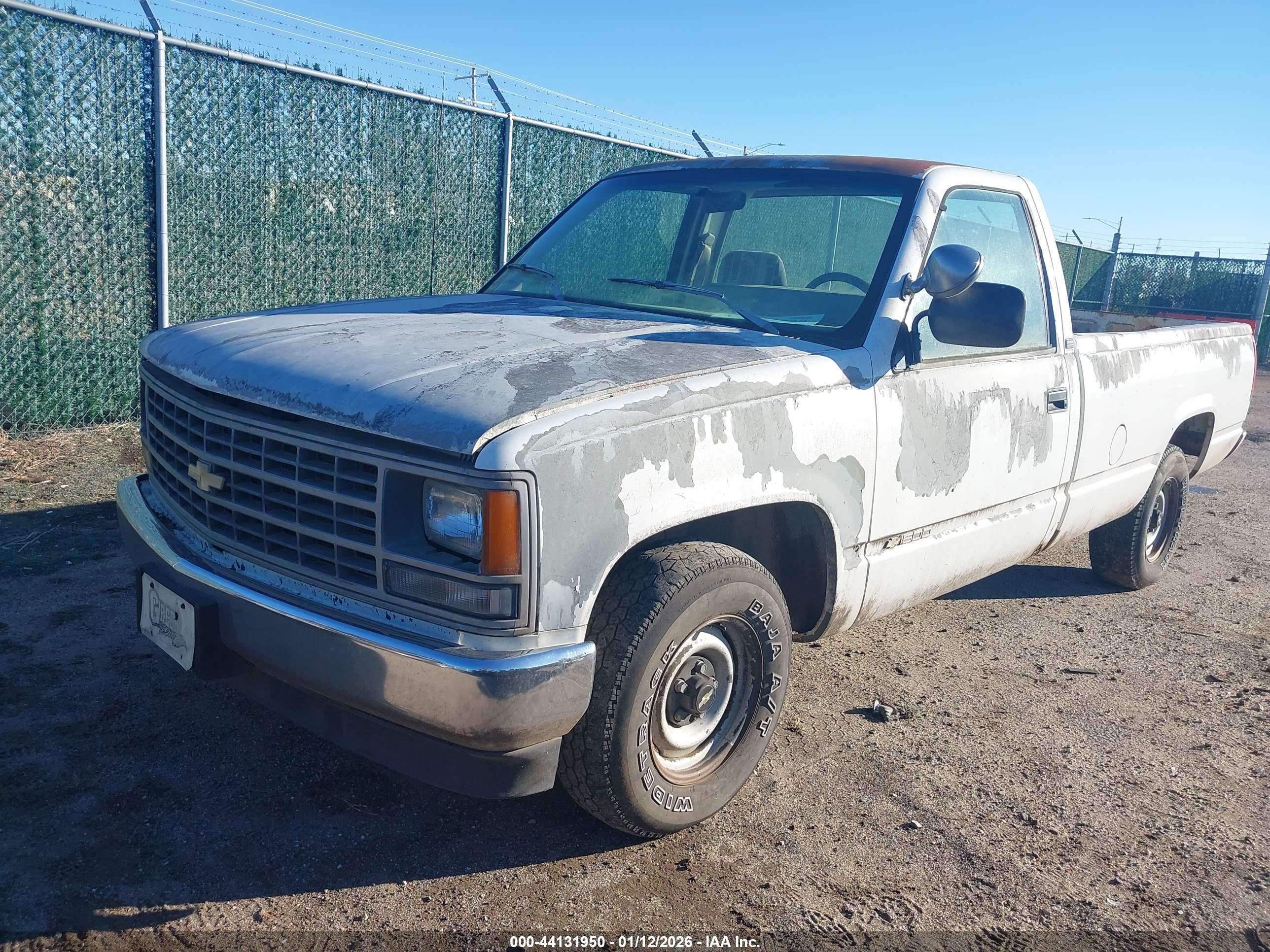CHEVROLET GMT-400 image 2
