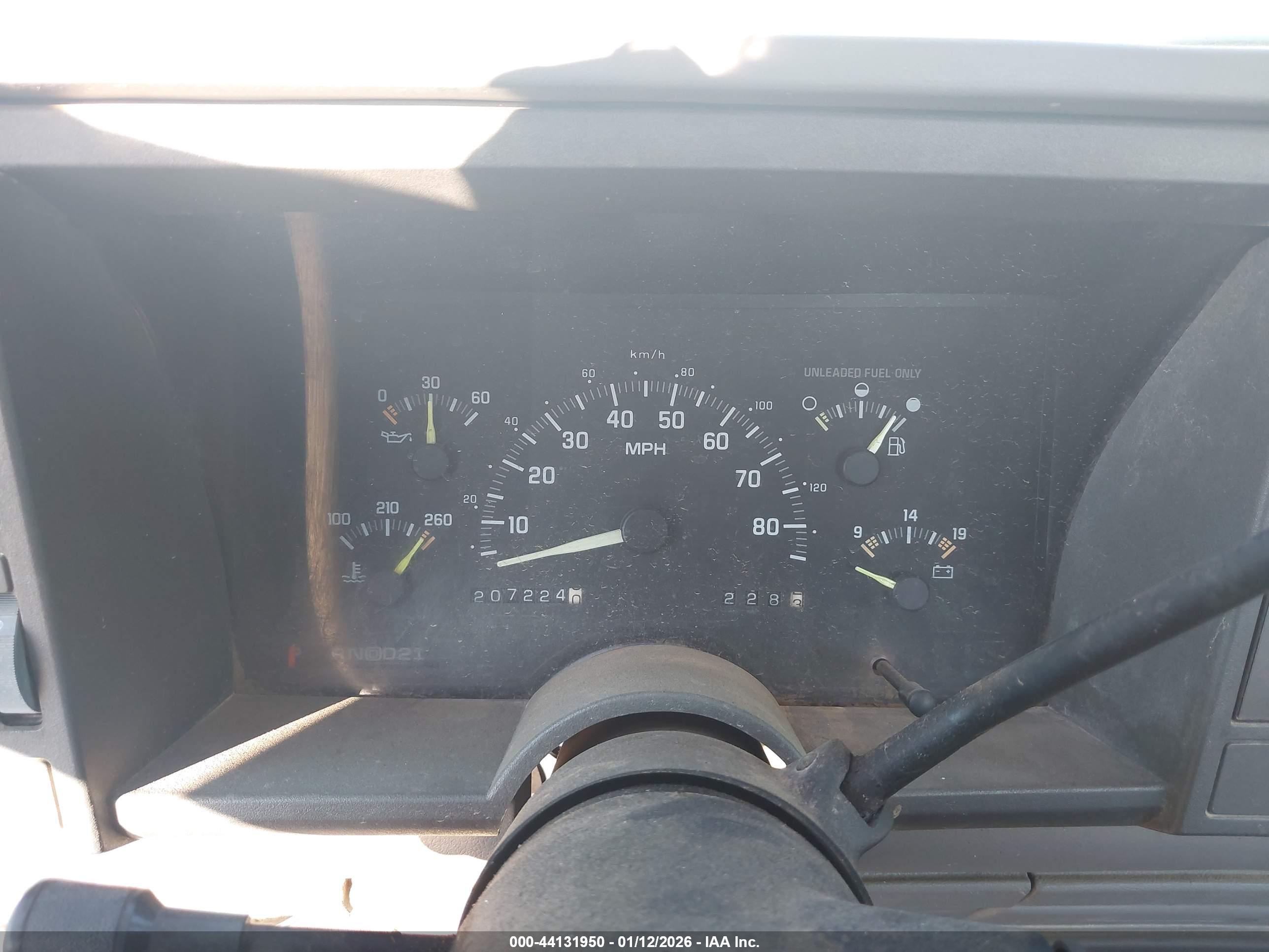 CHEVROLET GMT-400 image 7