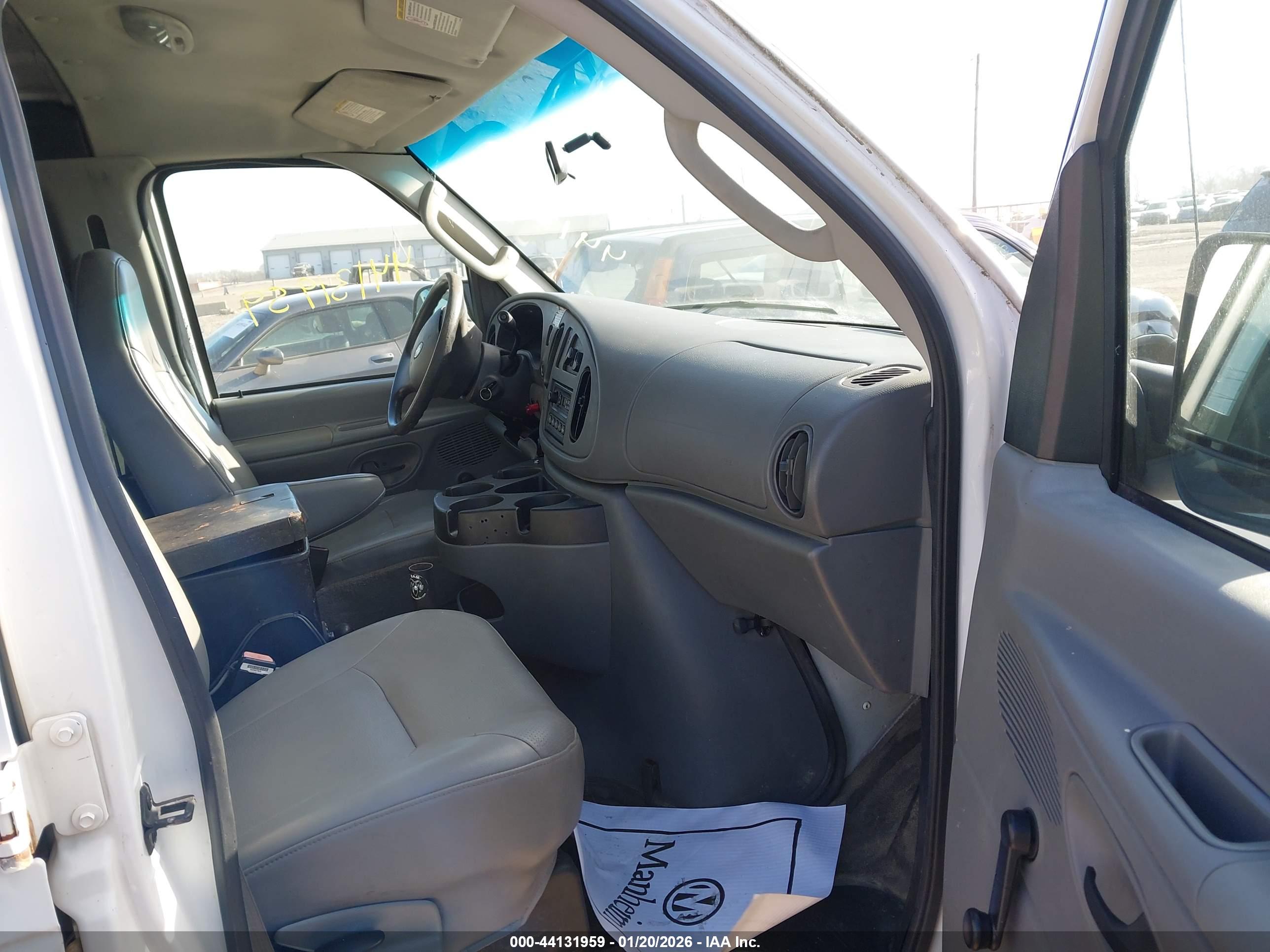 FORD E-250 image 5