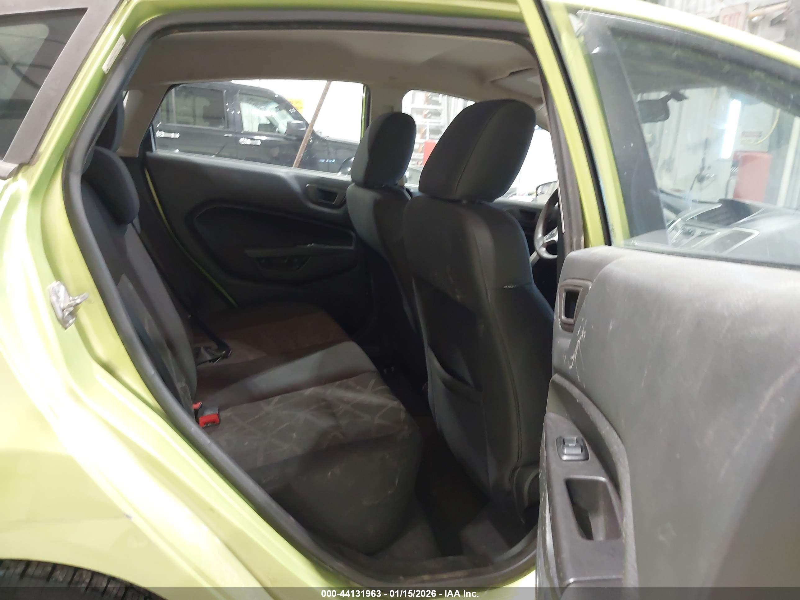 FORD FIESTA image 8