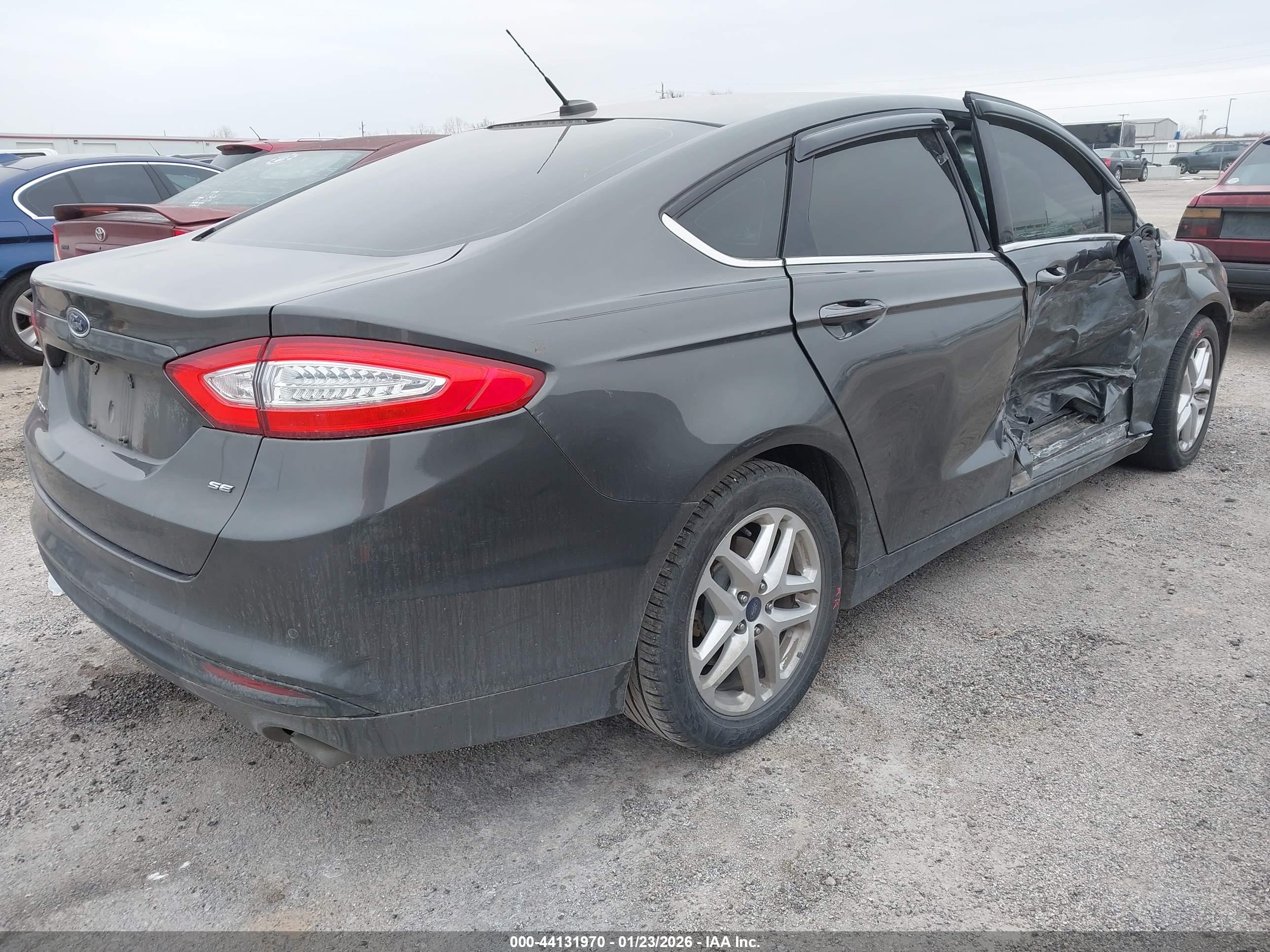 FORD FUSION image 4
