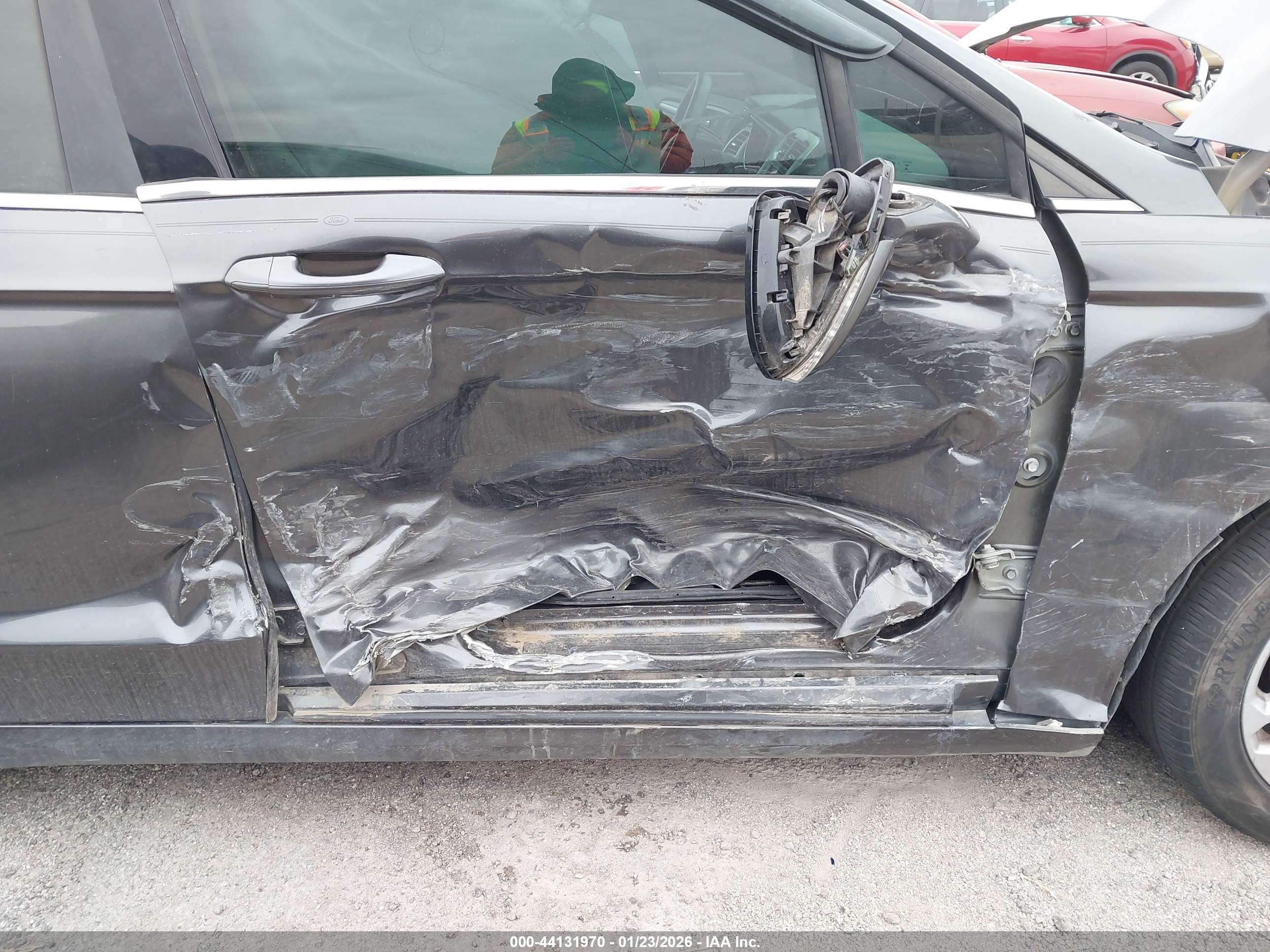 FORD FUSION image 6