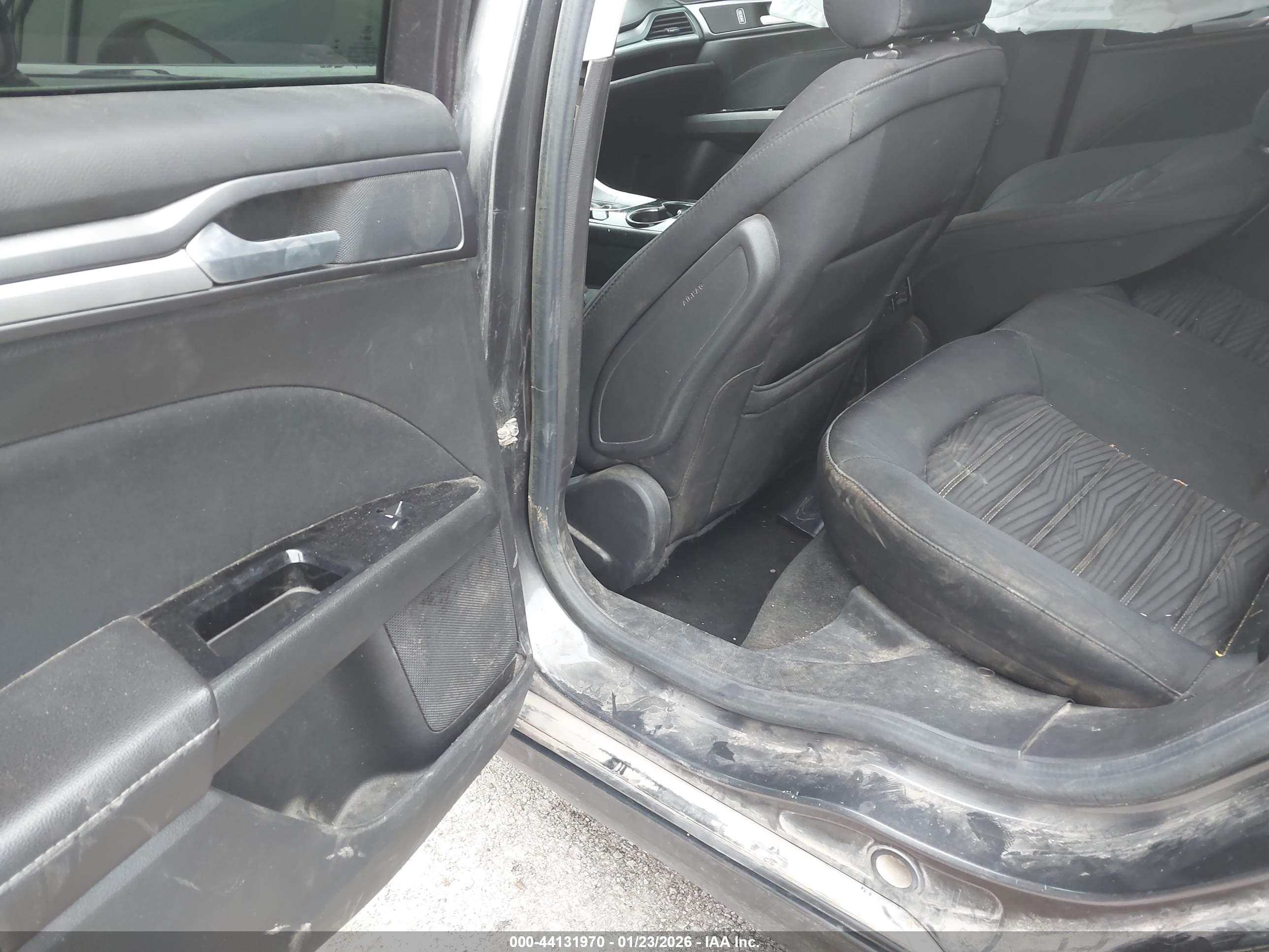 FORD FUSION image 8