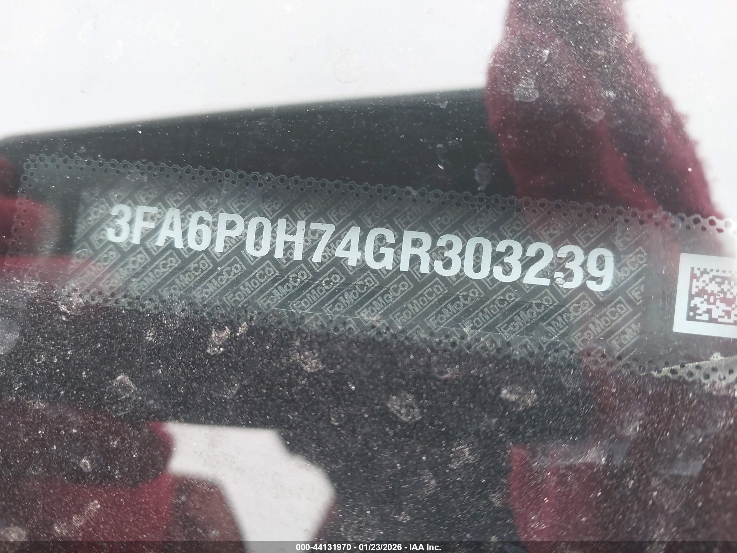 FORD FUSION image 9