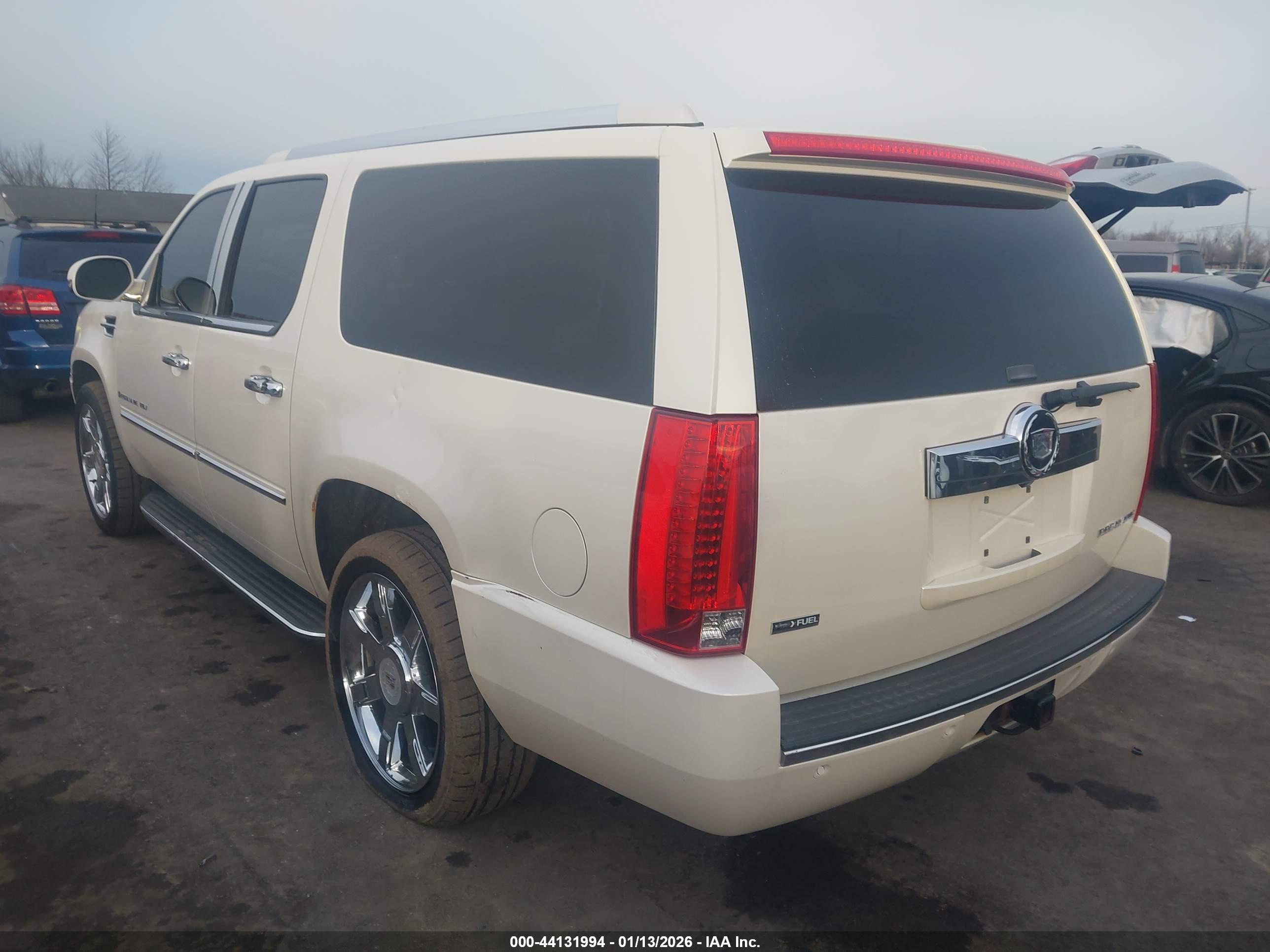 CADILLAC ESCALADE image 3