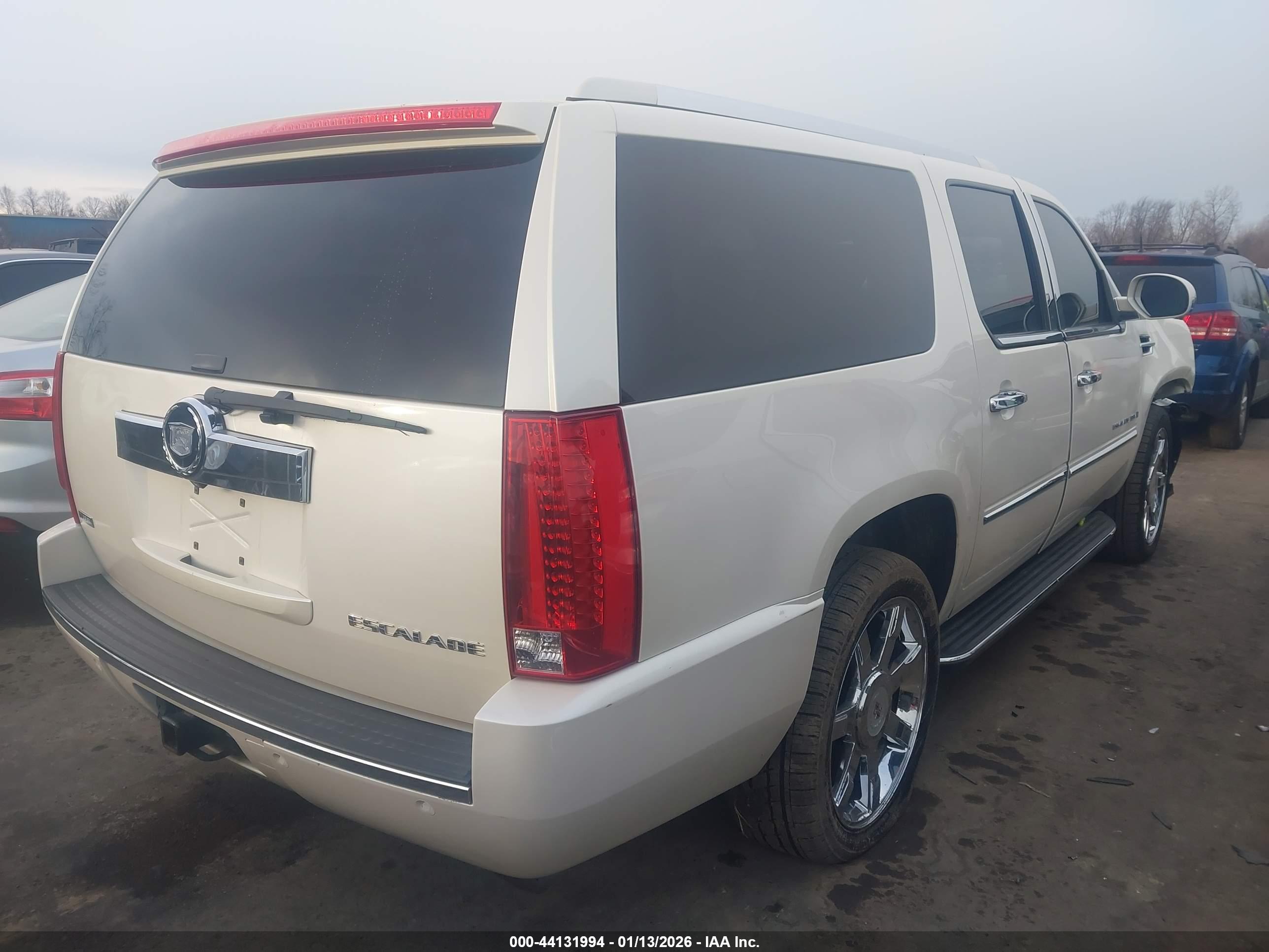 CADILLAC ESCALADE image 4