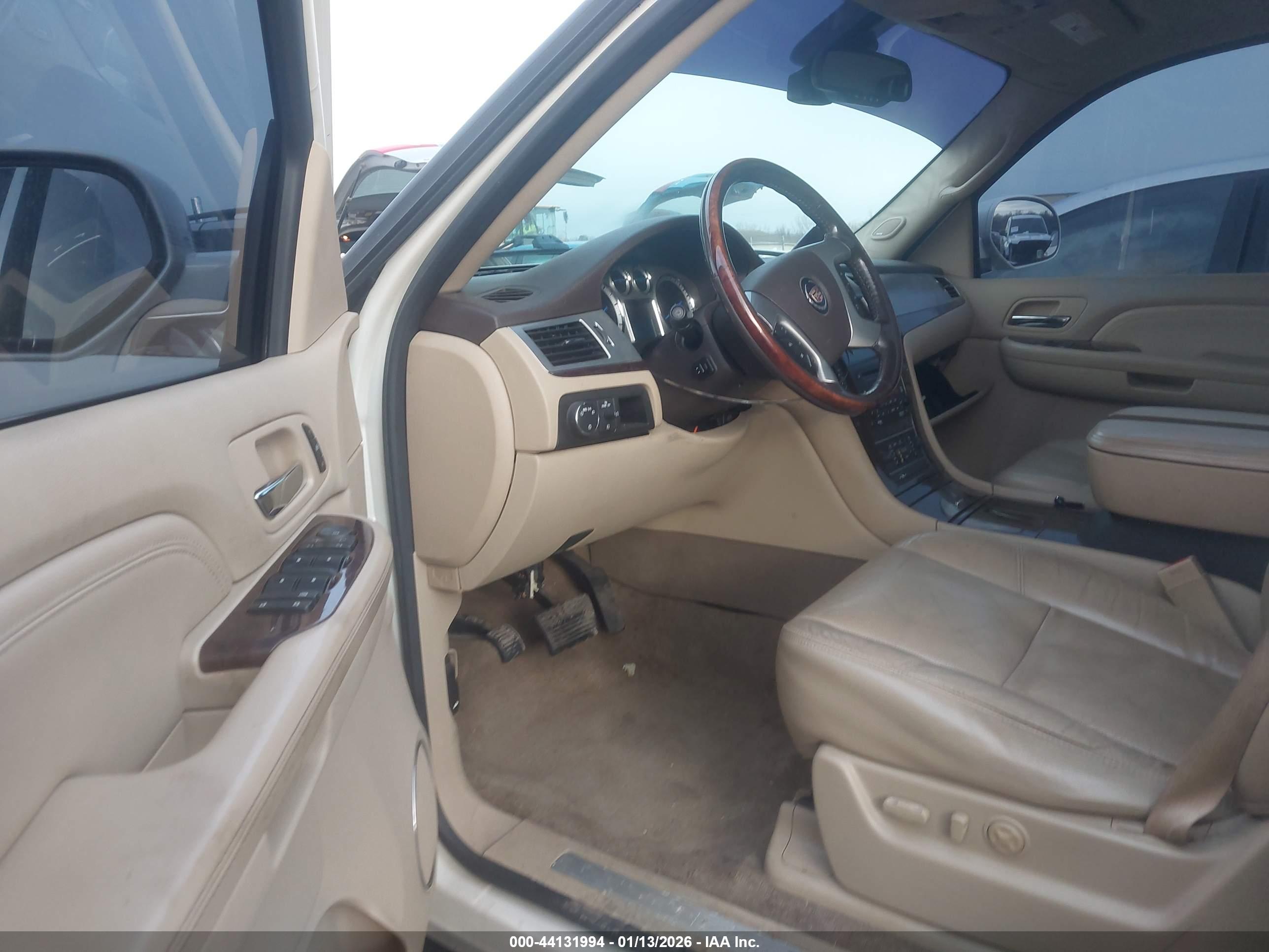 CADILLAC ESCALADE image 5