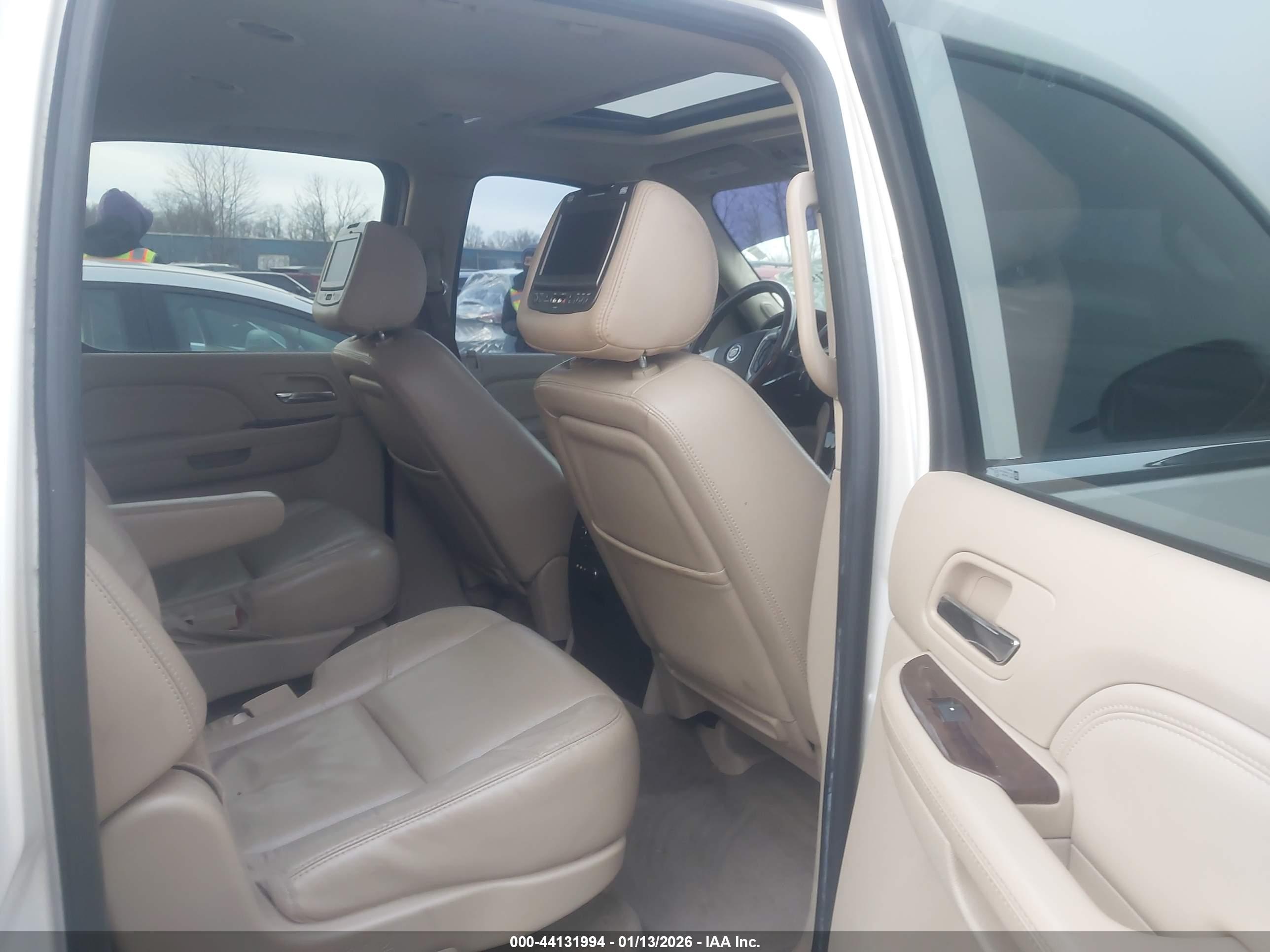 CADILLAC ESCALADE image 8