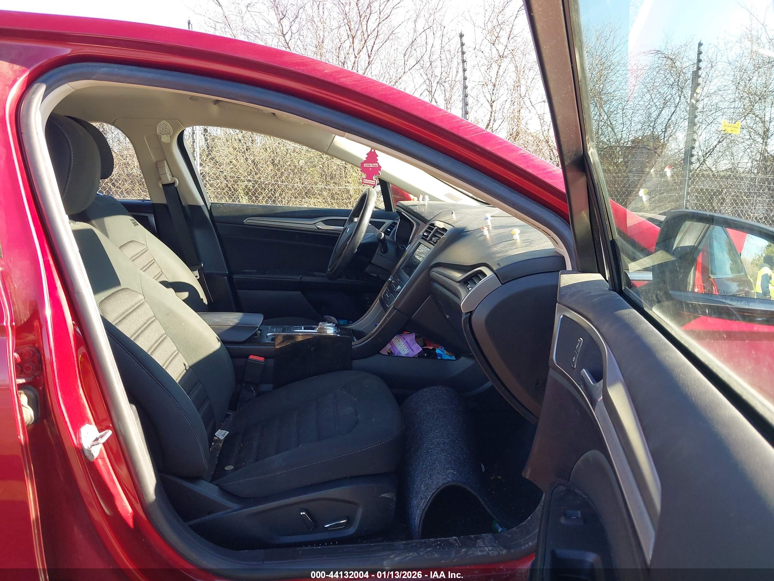 FORD FUSION image 5