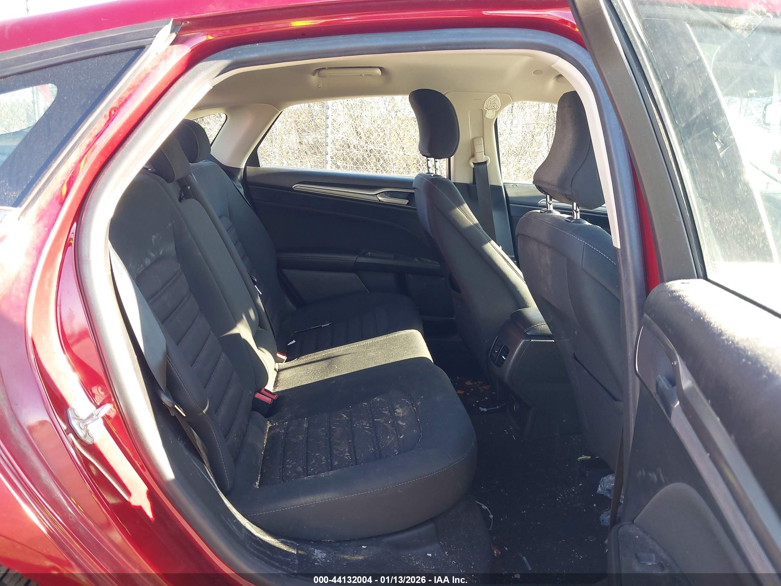FORD FUSION image 8