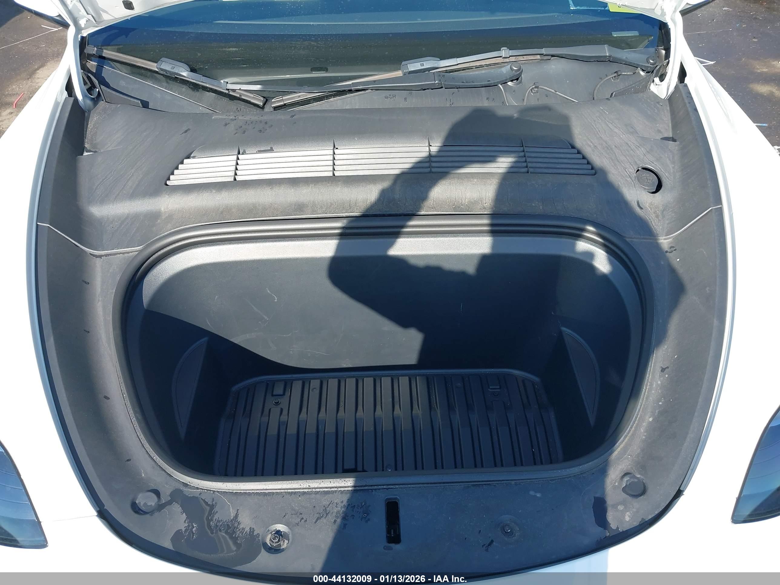 TESLA MODEL image 10