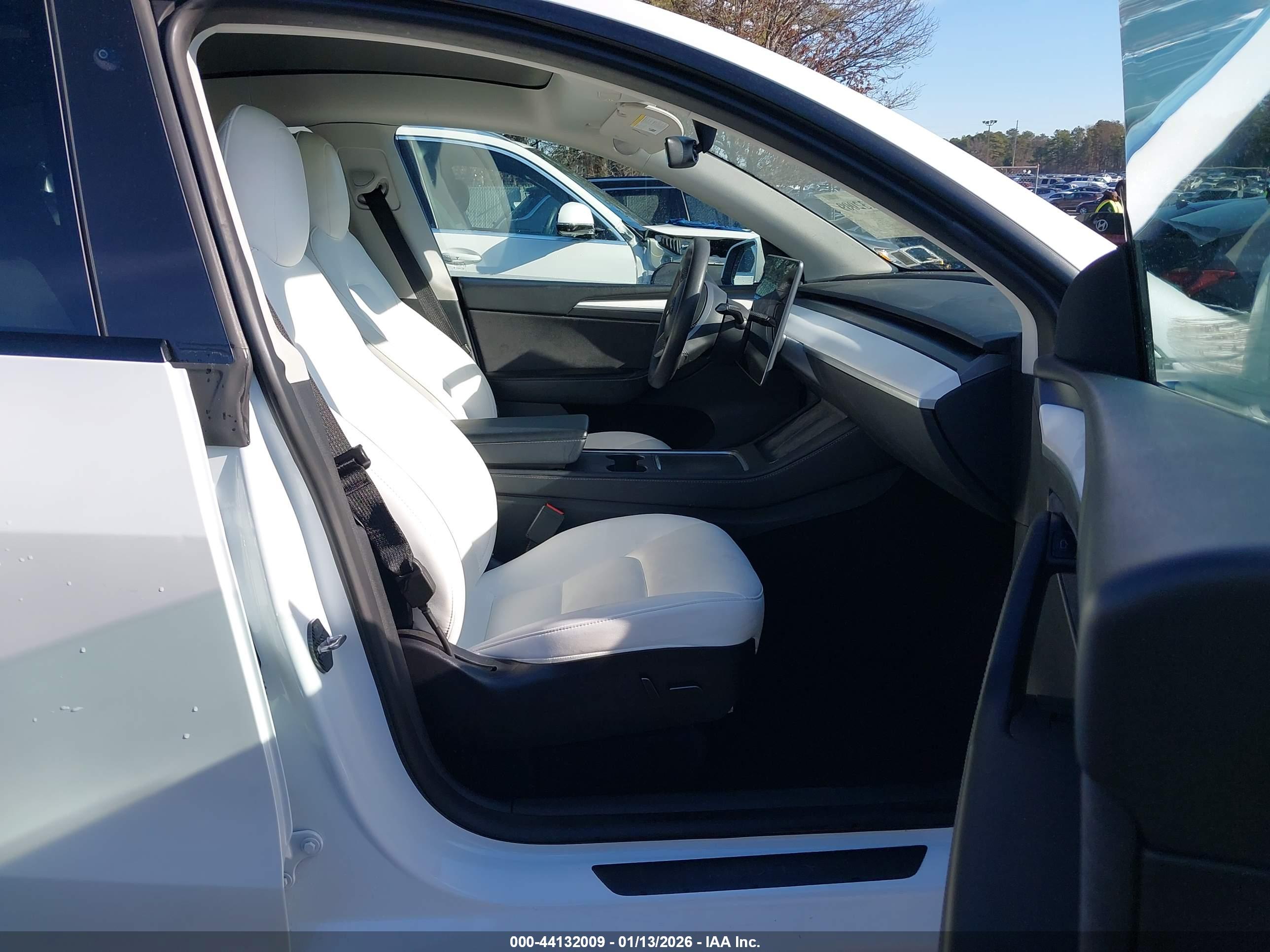 TESLA MODEL image 5