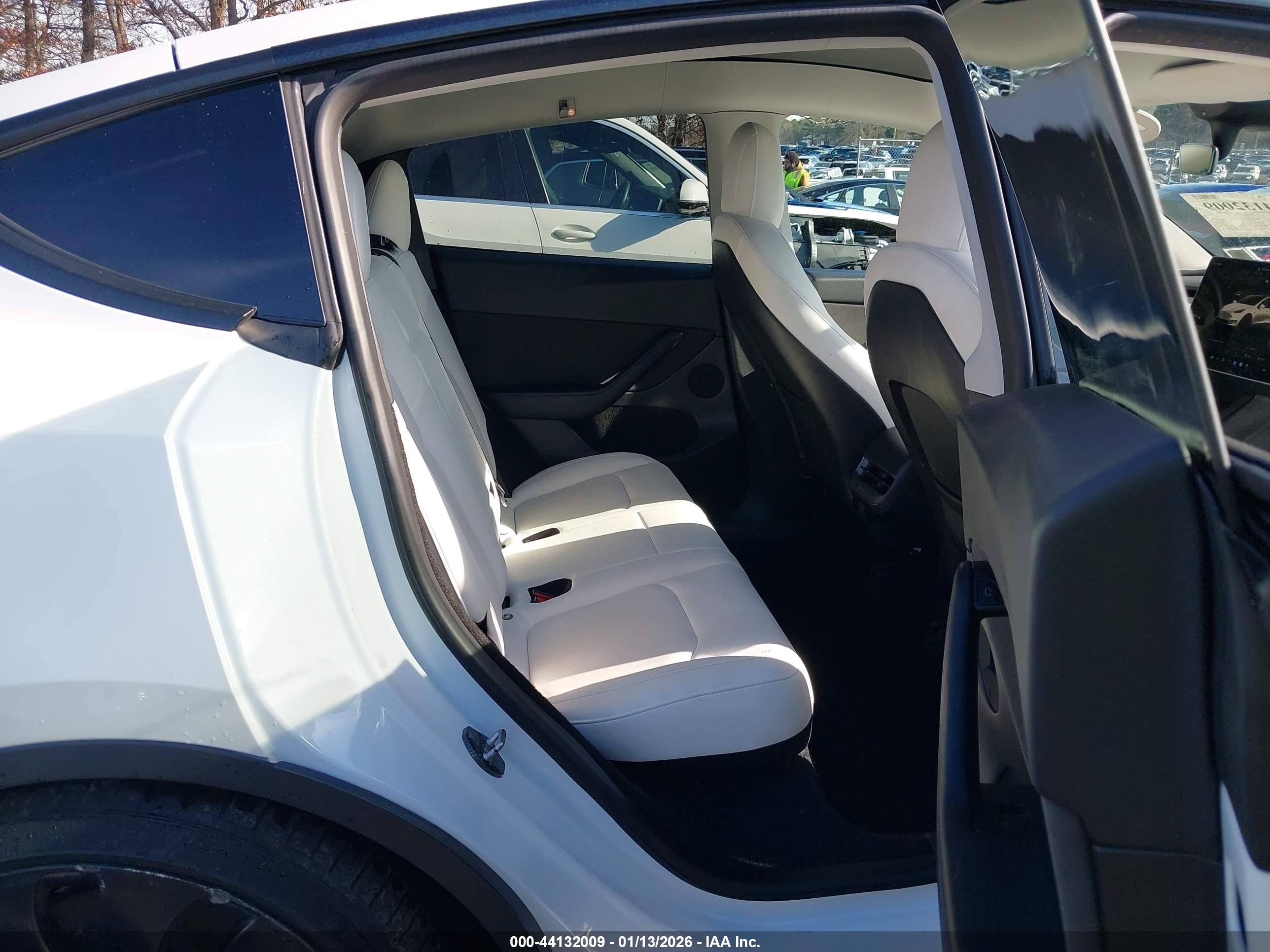 TESLA MODEL image 8