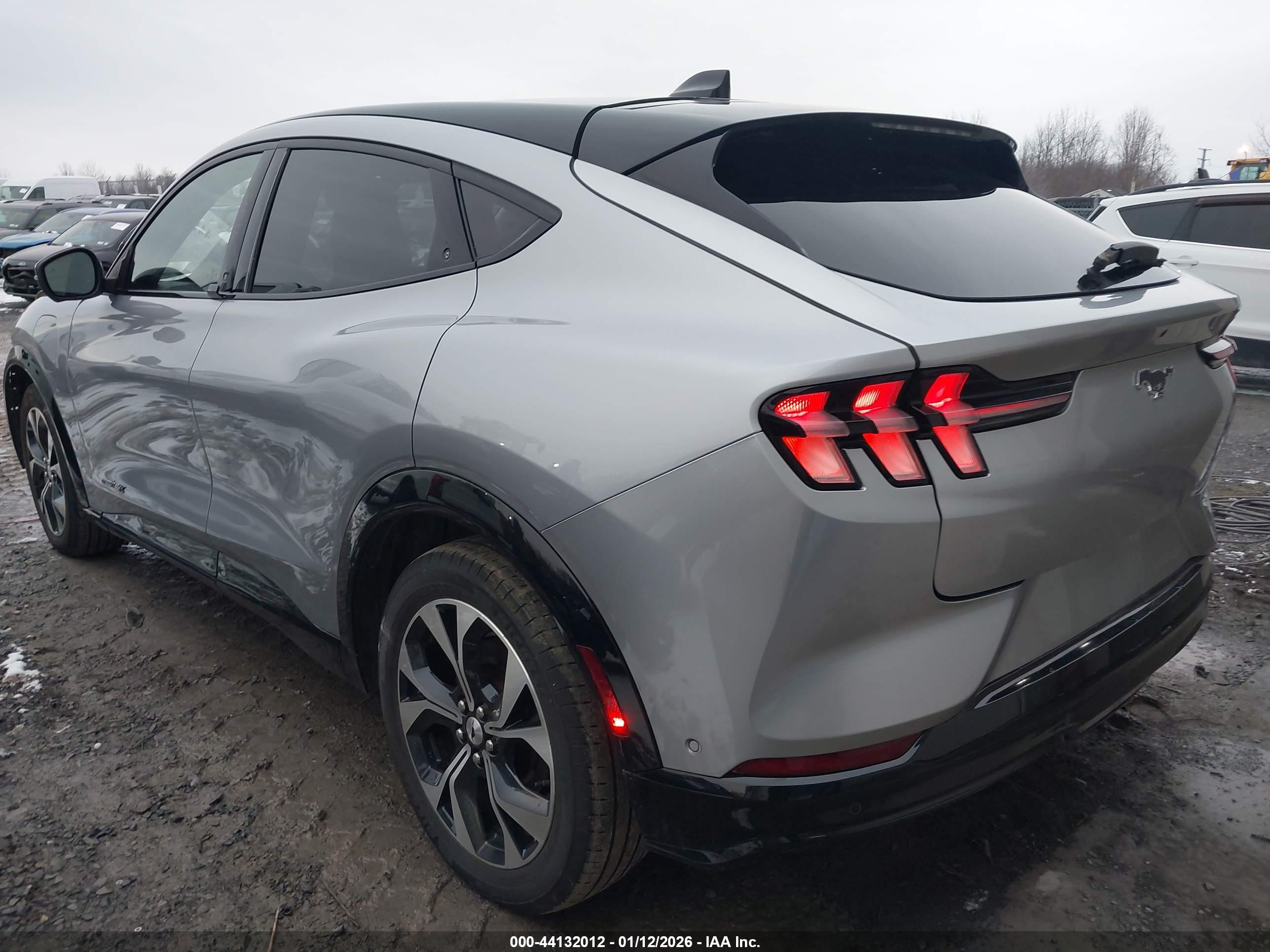 FORD MUSTANG image 3