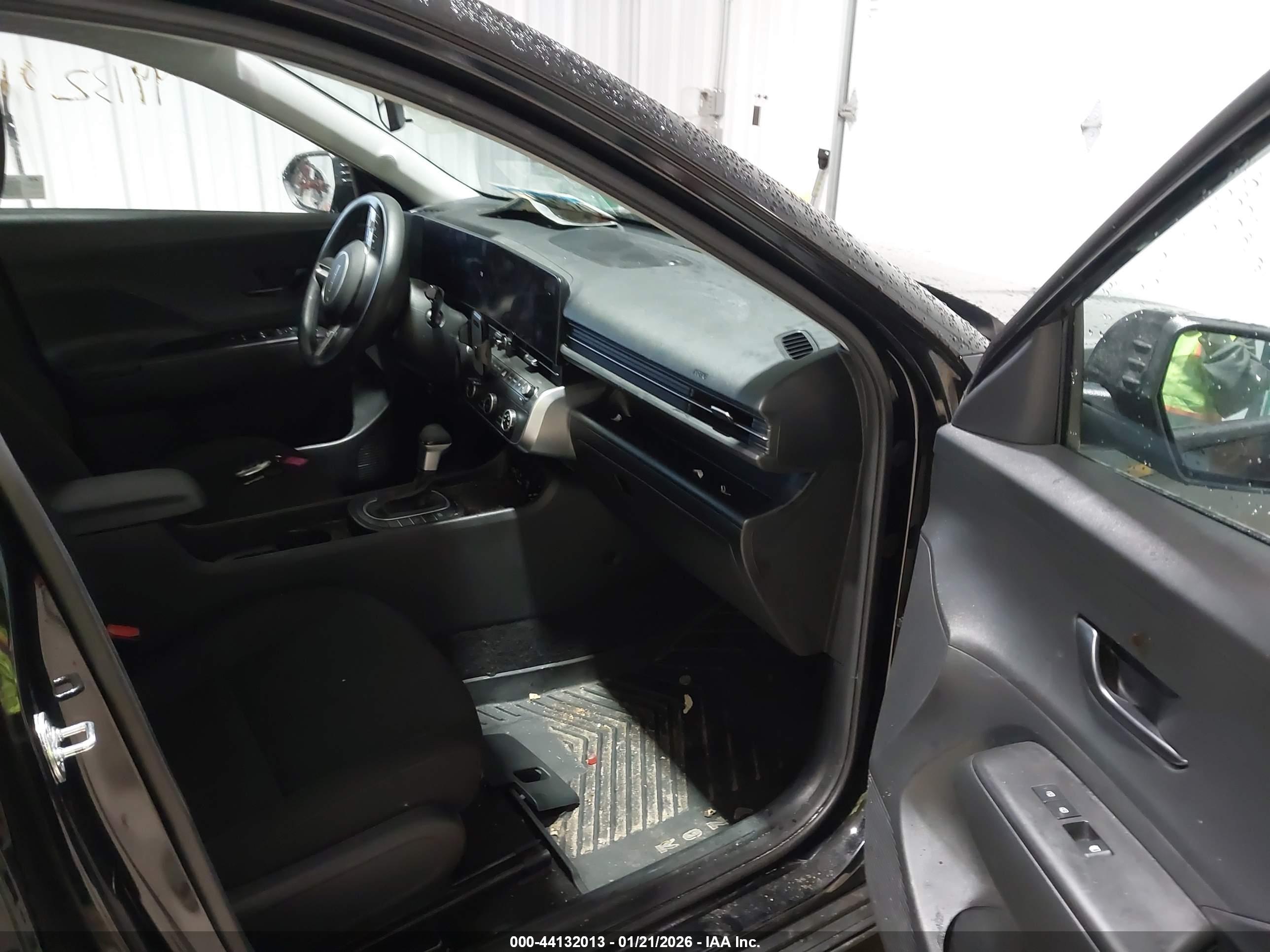 HYUNDAI KONA image 5
