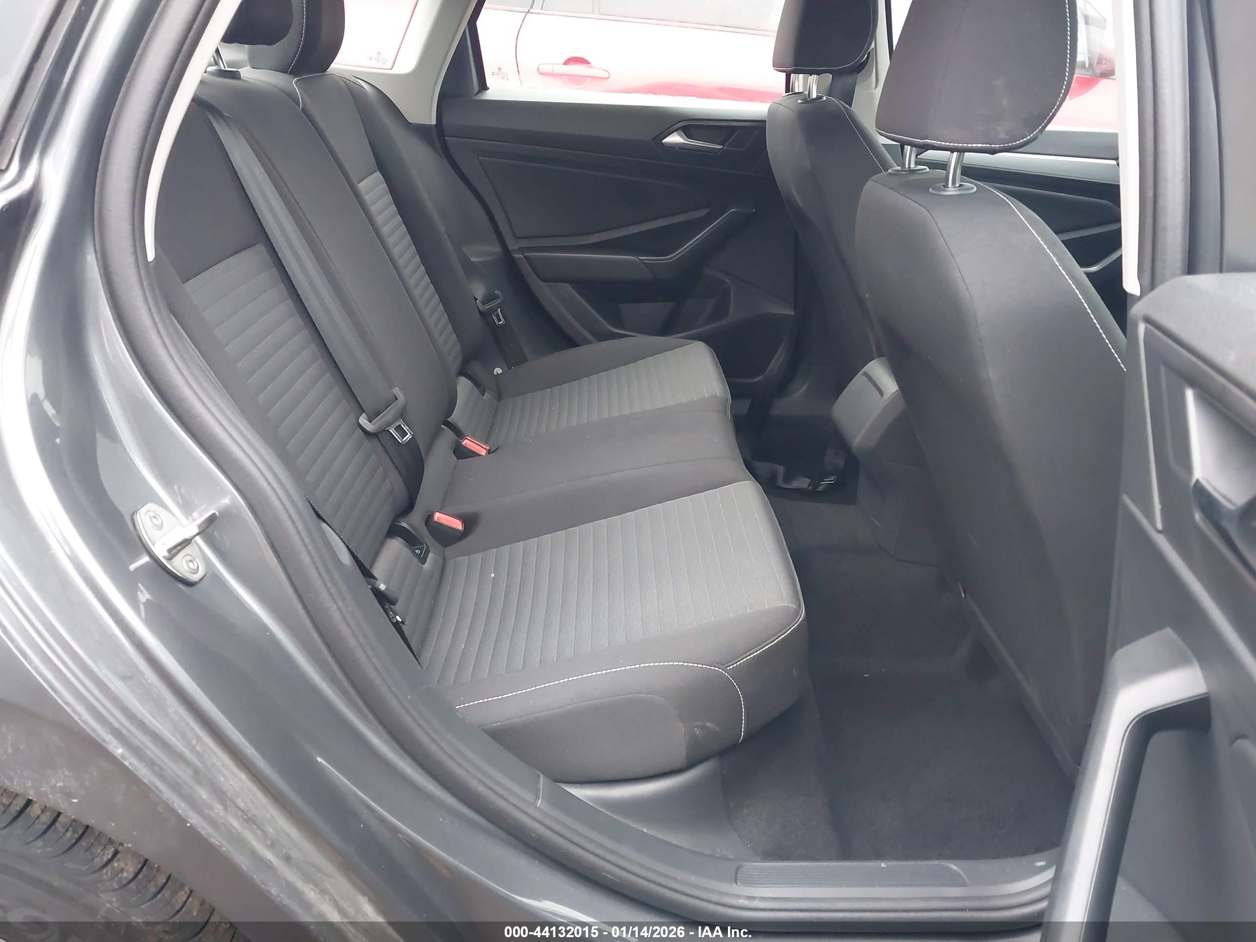 VOLKSWAGEN JETTA image 8
