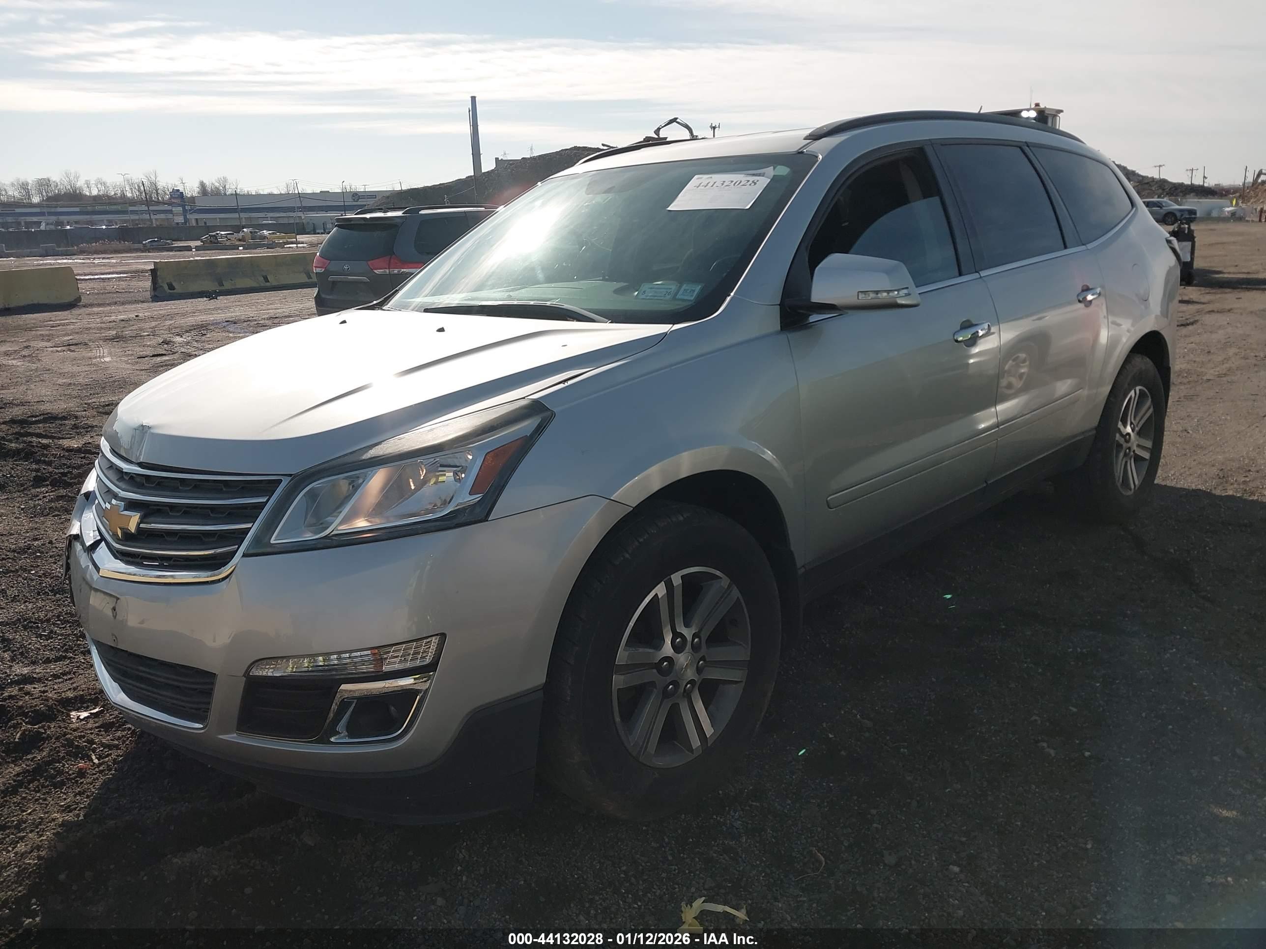 CHEVROLET TRAVERSE image 2