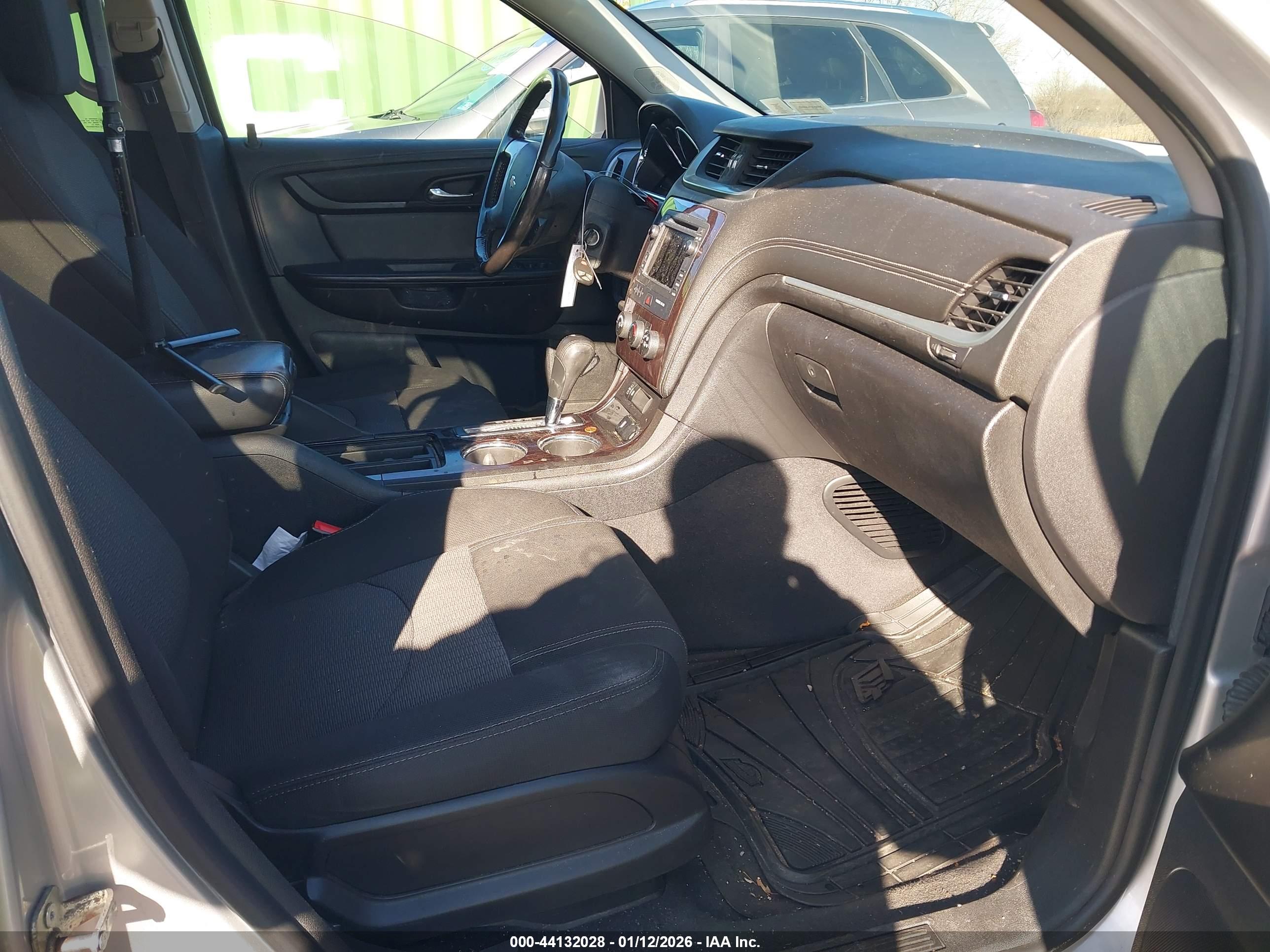 CHEVROLET TRAVERSE image 5