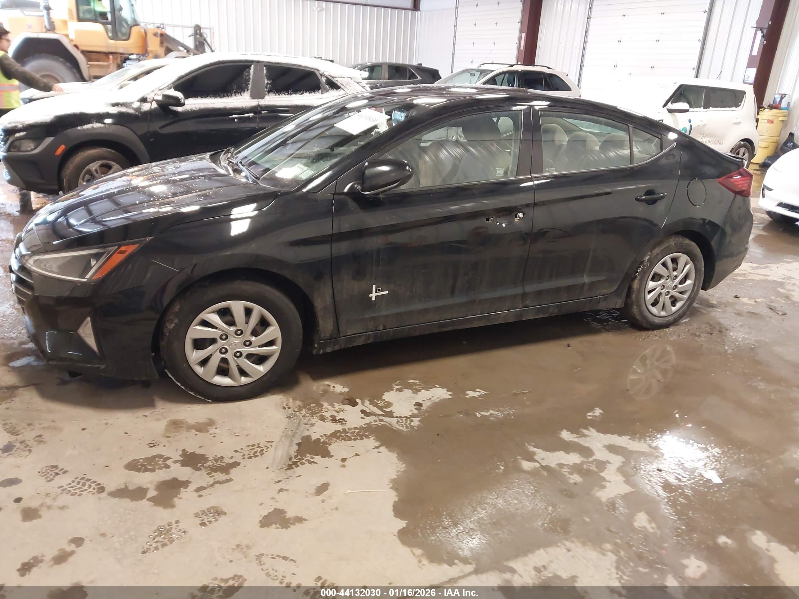 HYUNDAI ELANTRA image 2