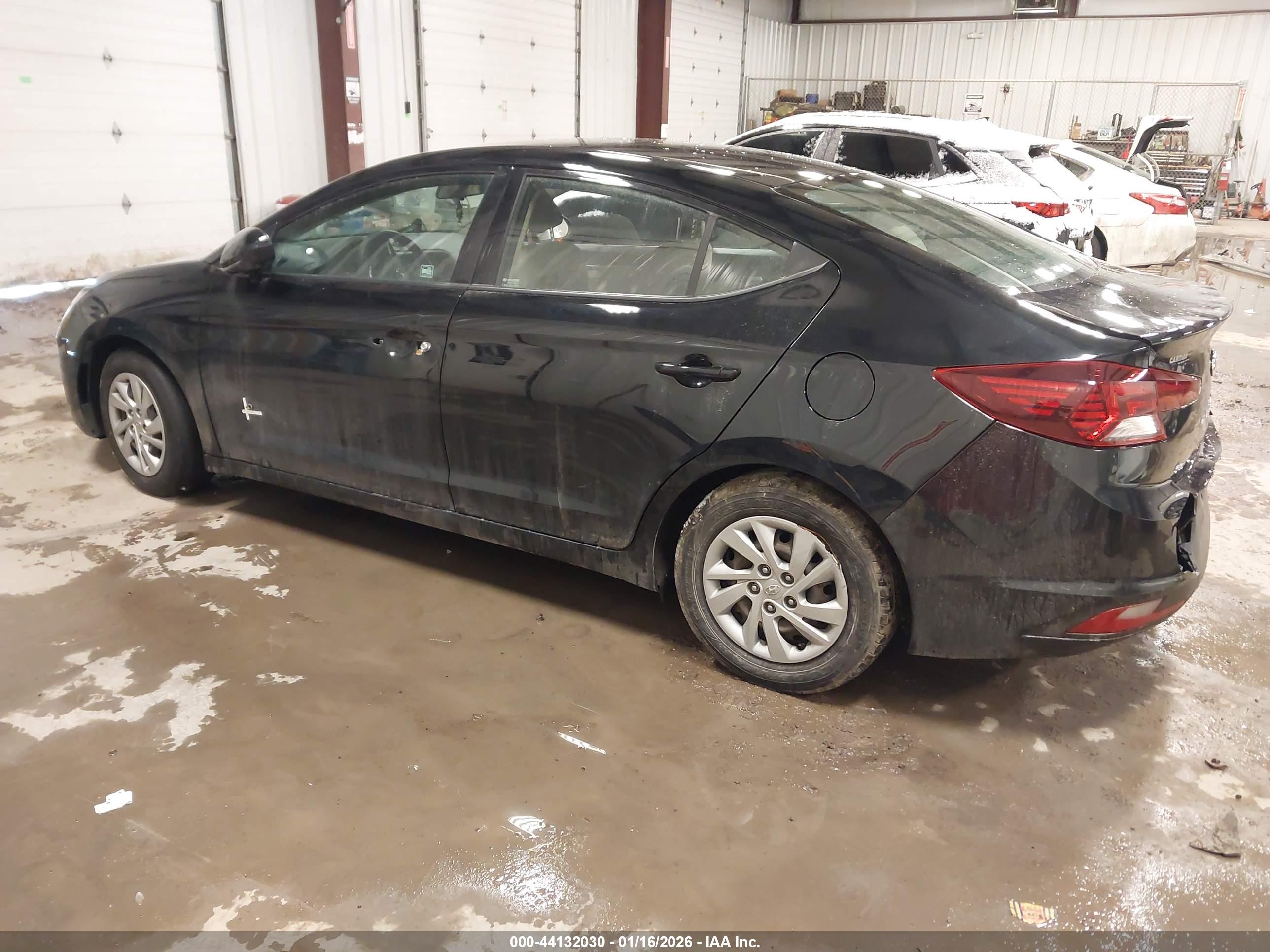HYUNDAI ELANTRA image 3