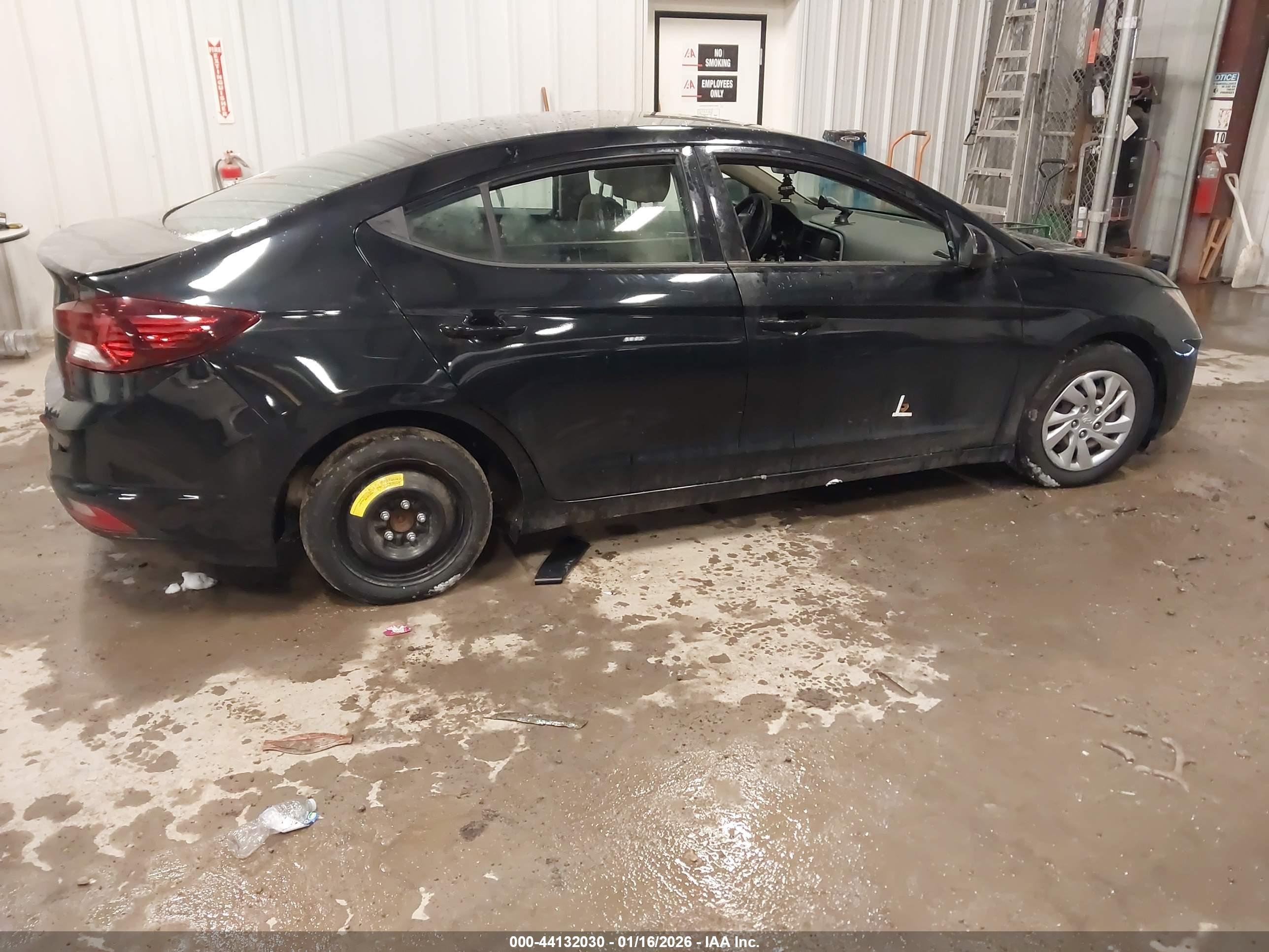 HYUNDAI ELANTRA image 4