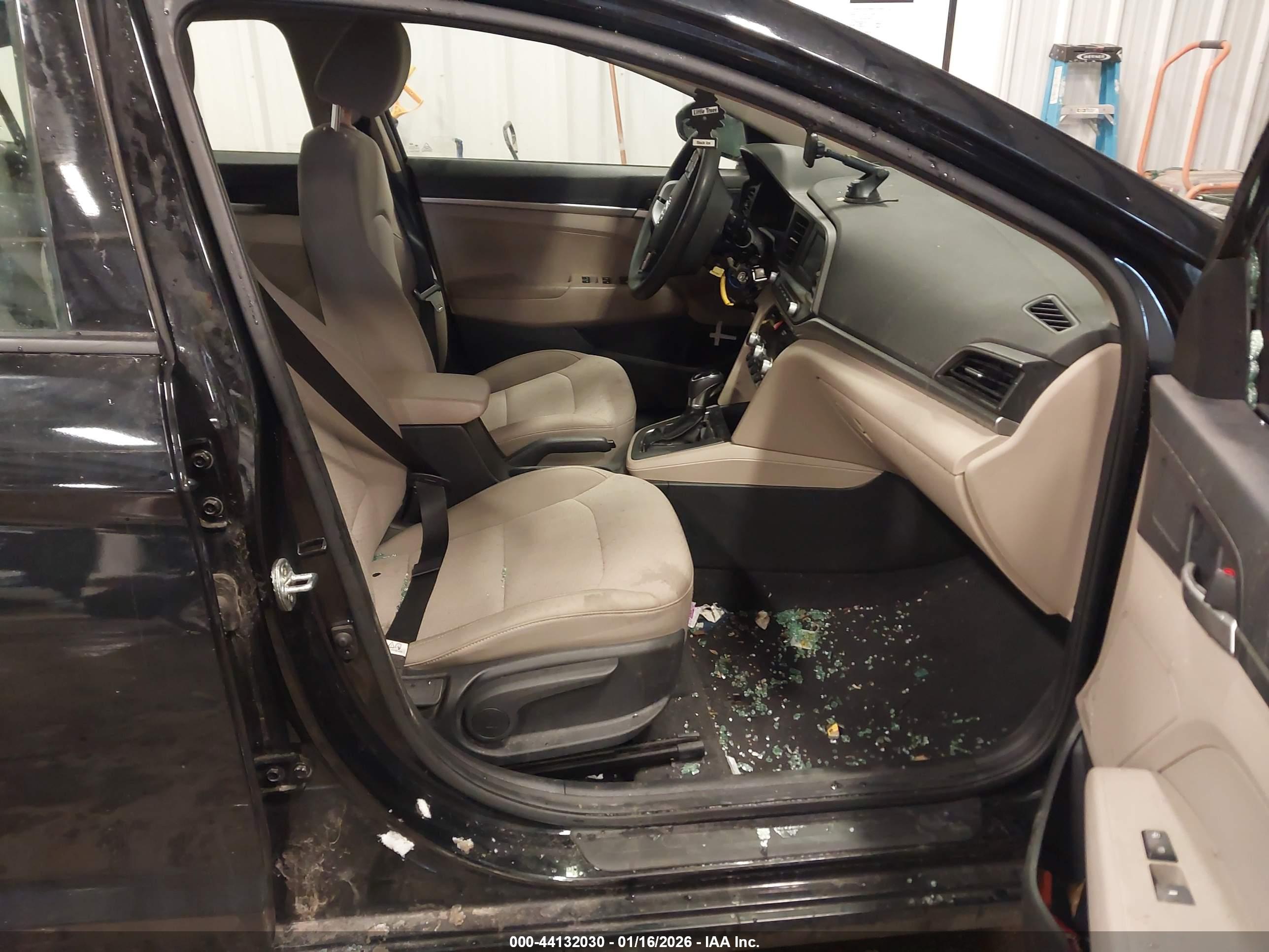HYUNDAI ELANTRA image 5