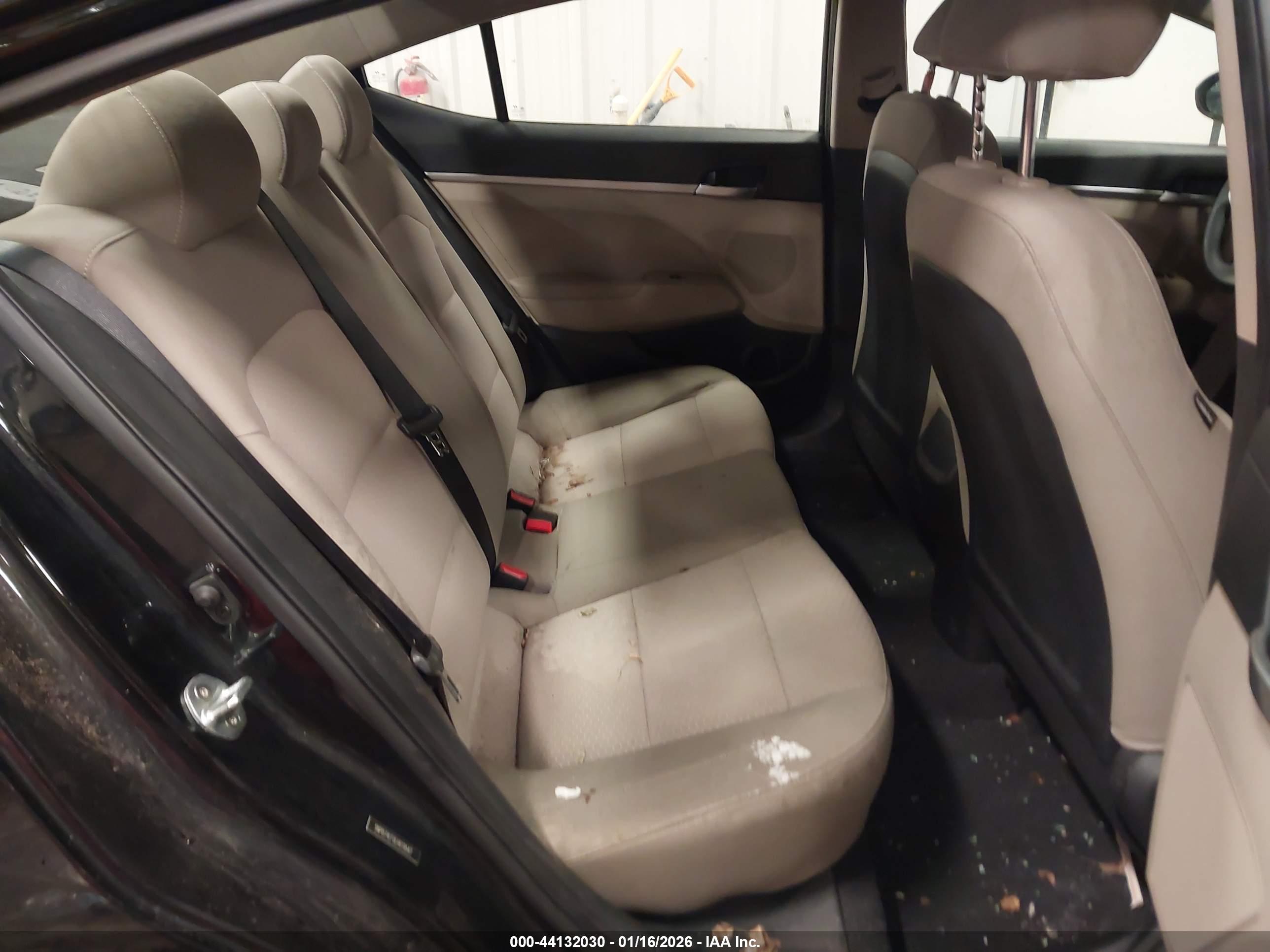 HYUNDAI ELANTRA image 8