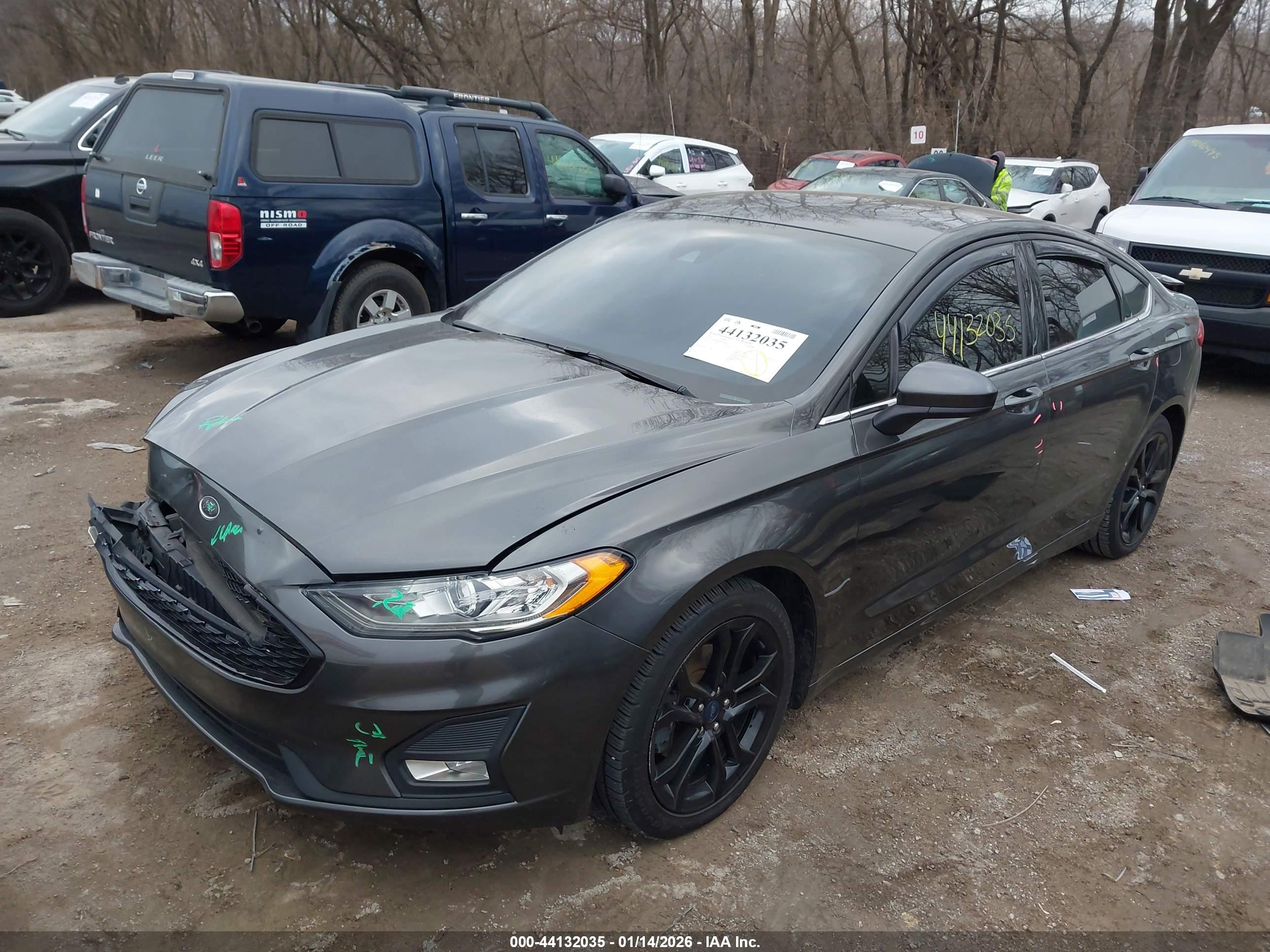 FORD FUSION image 2