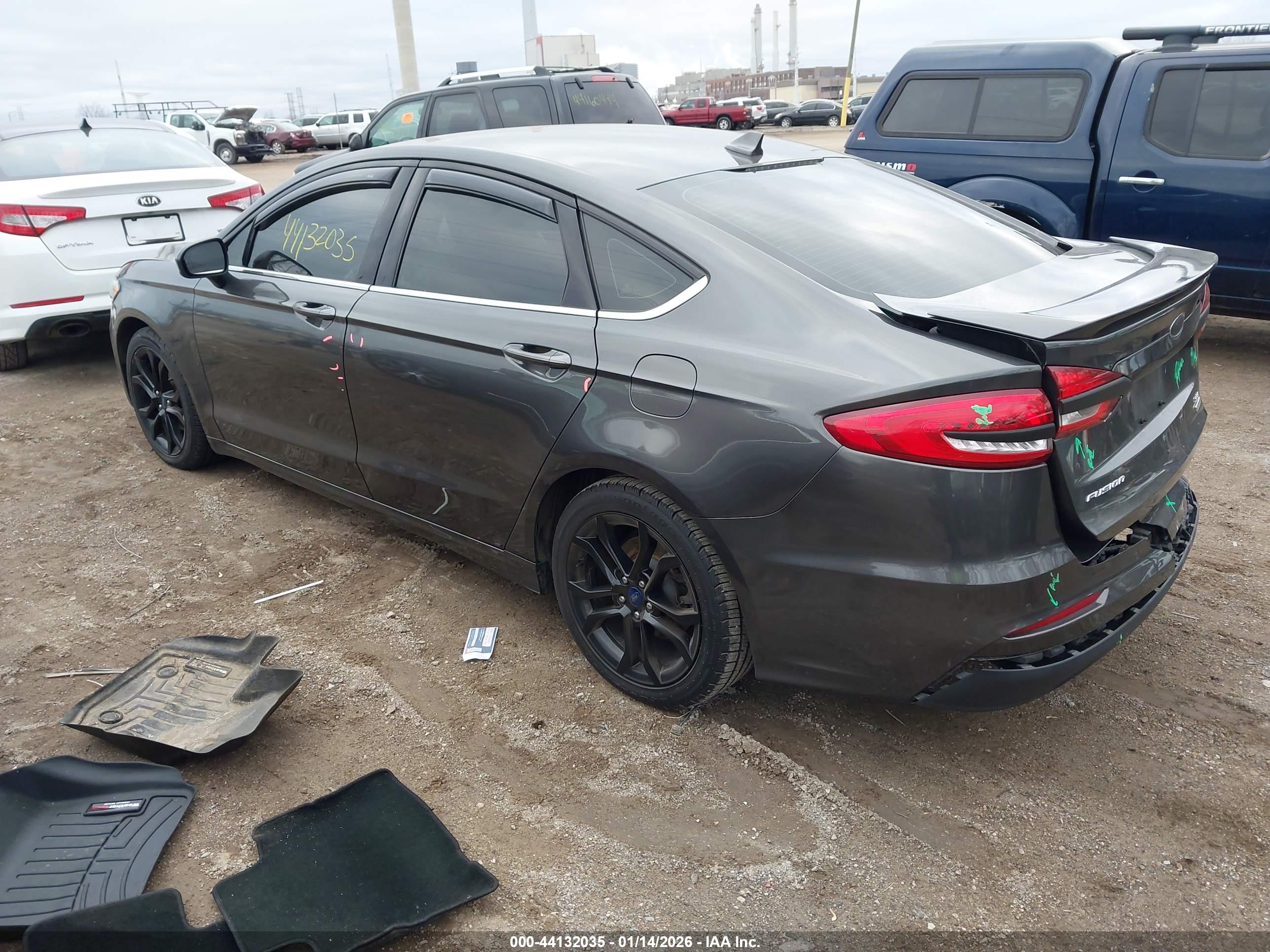 FORD FUSION image 3
