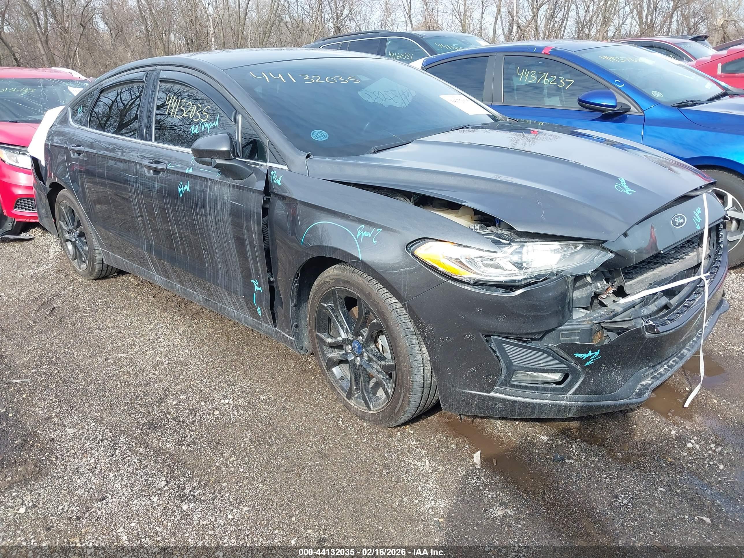 FORD FUSION image 6