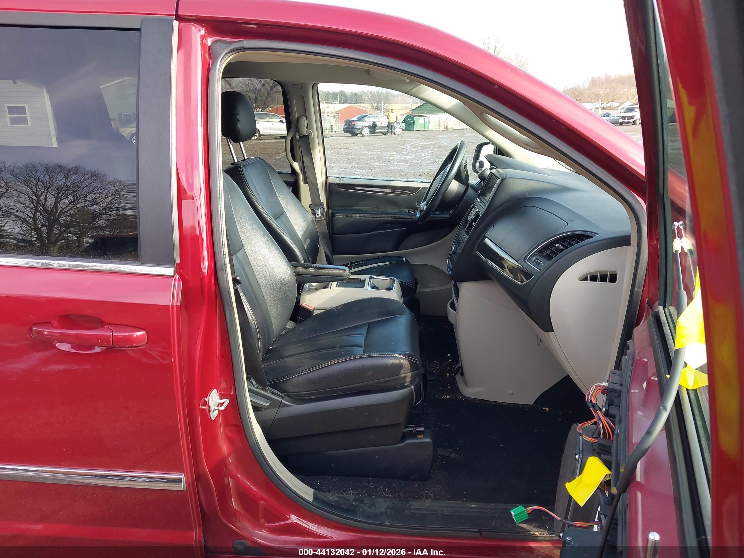 CHRYSLER TOWN image 5