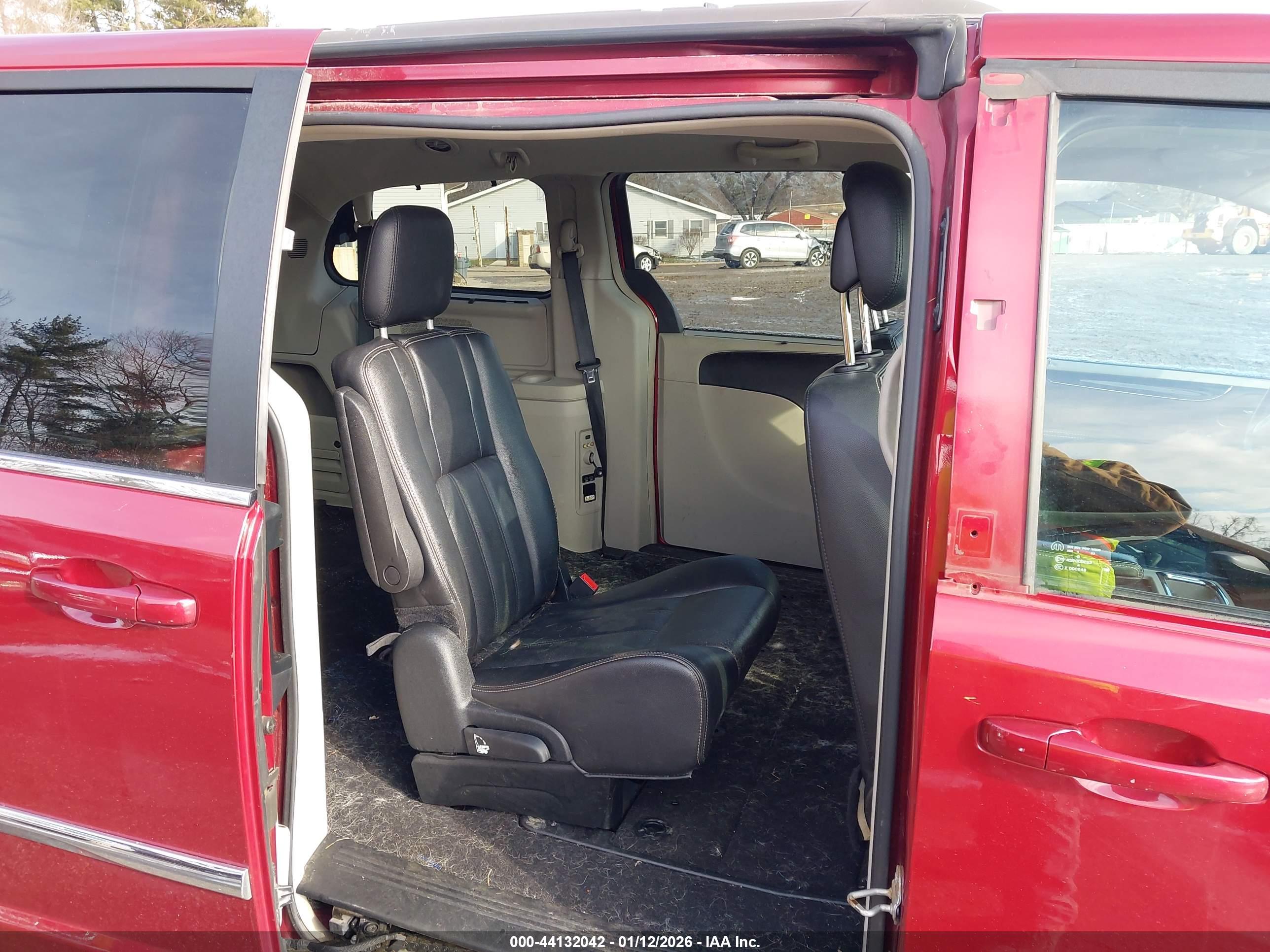CHRYSLER TOWN image 8