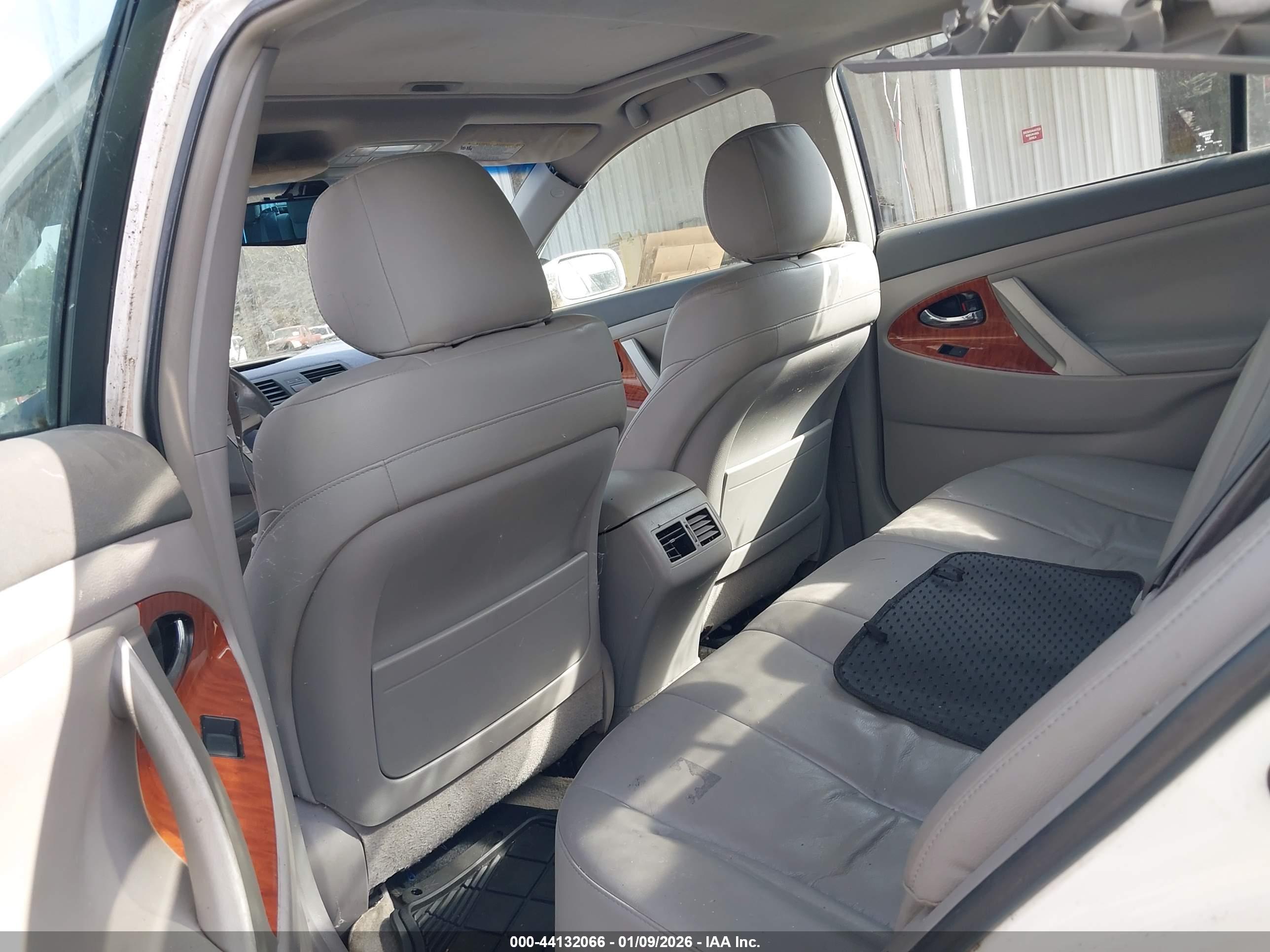 TOYOTA CAMRY image 8