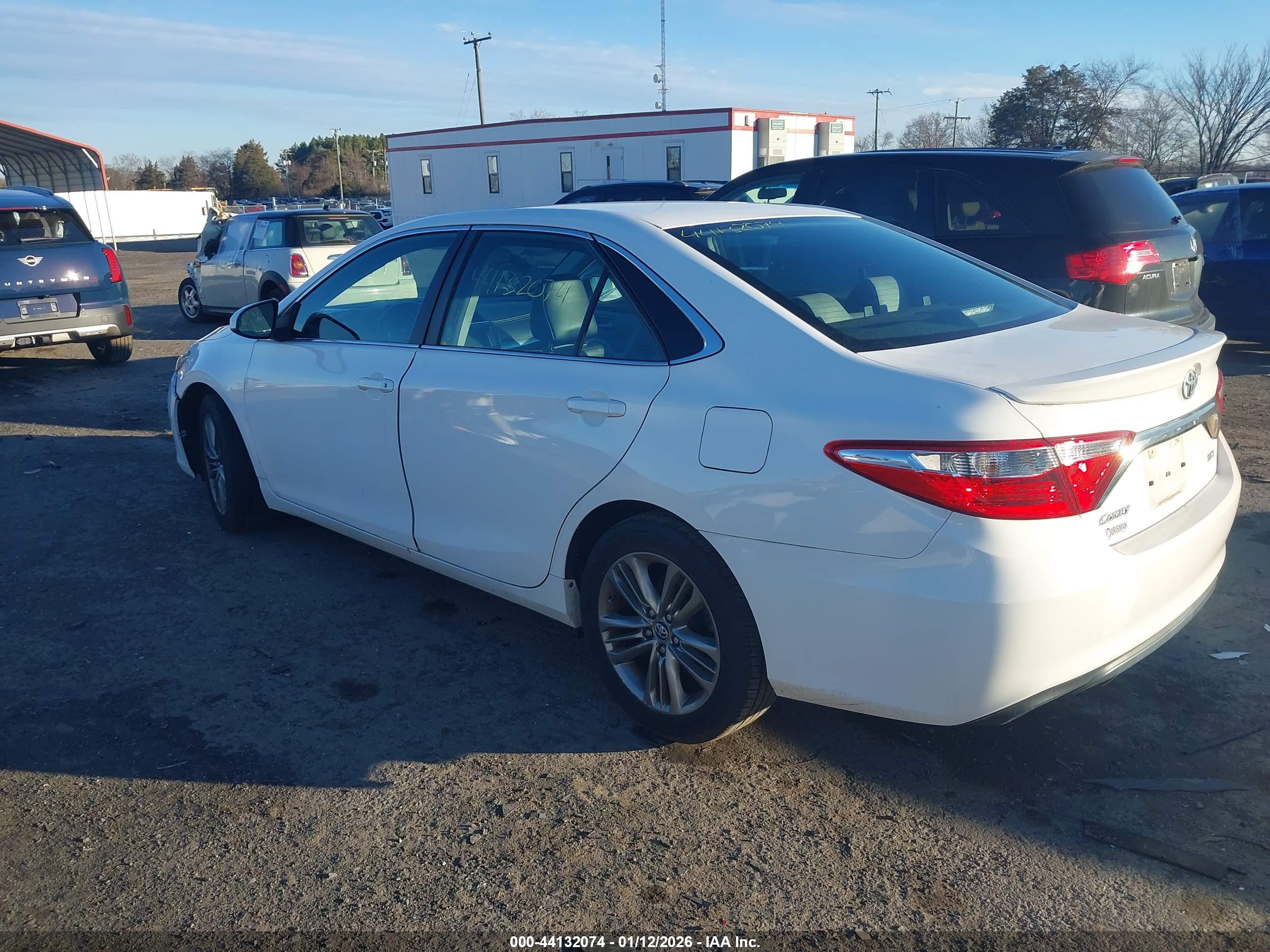 TOYOTA CAMRY image 3