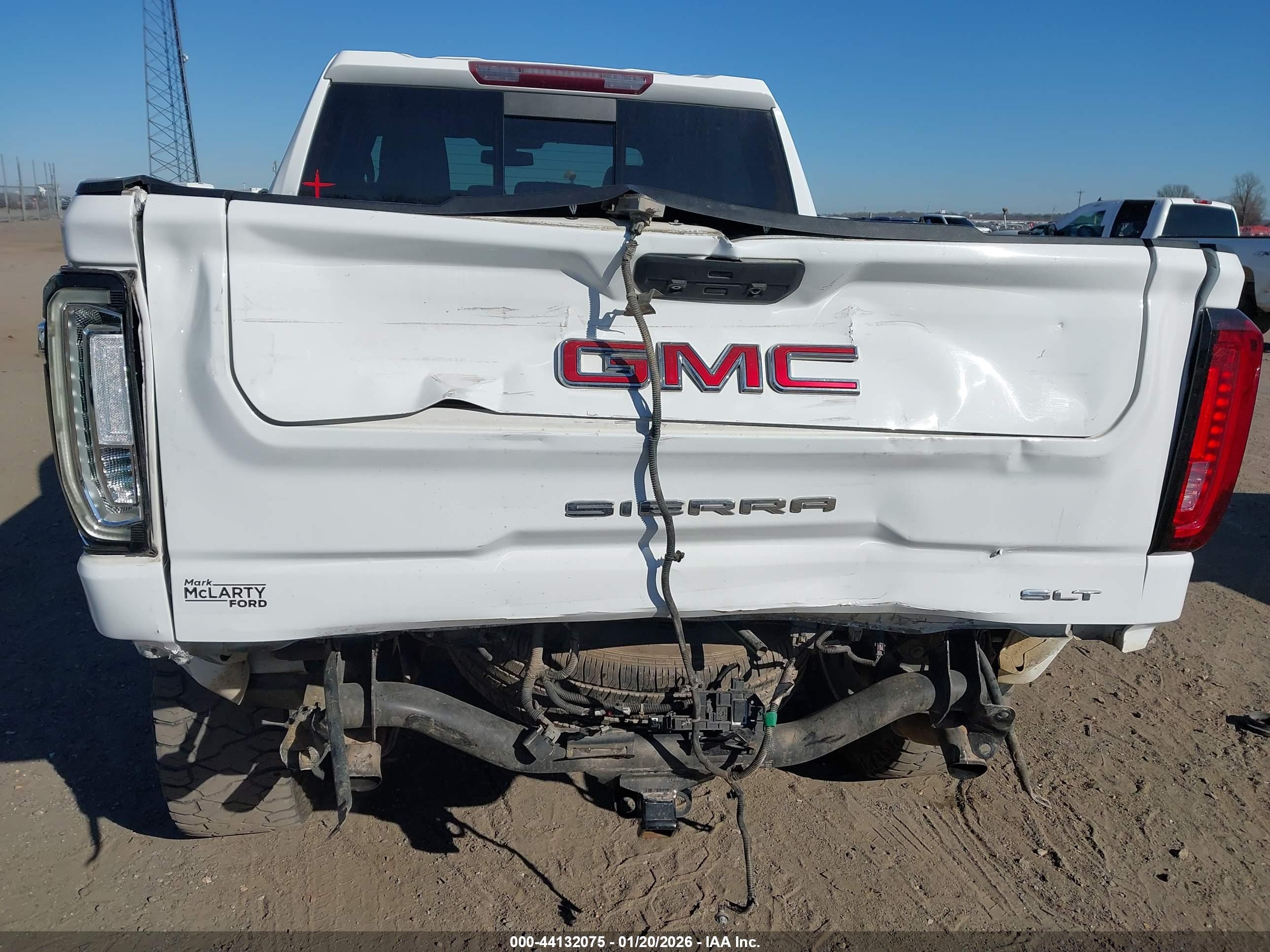GMC SIERRA image 6