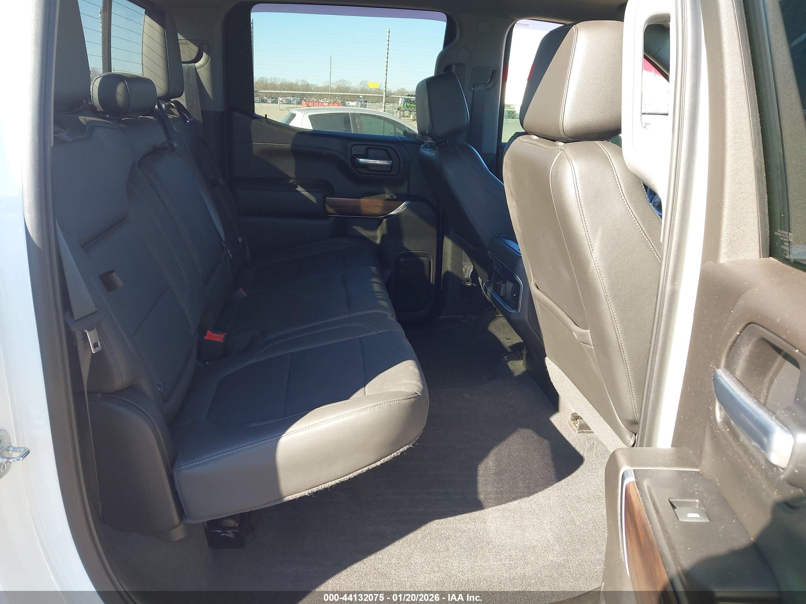 GMC SIERRA image 8