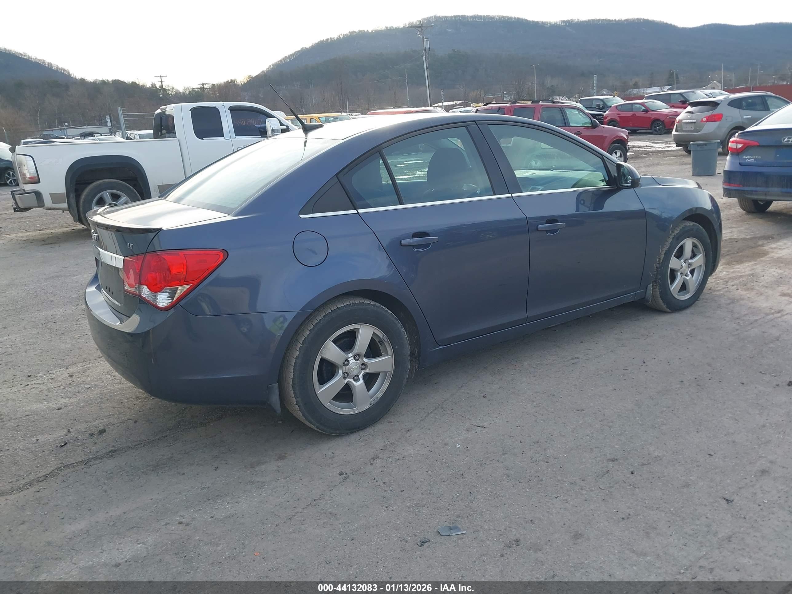 CHEVROLET CRUZE image 4
