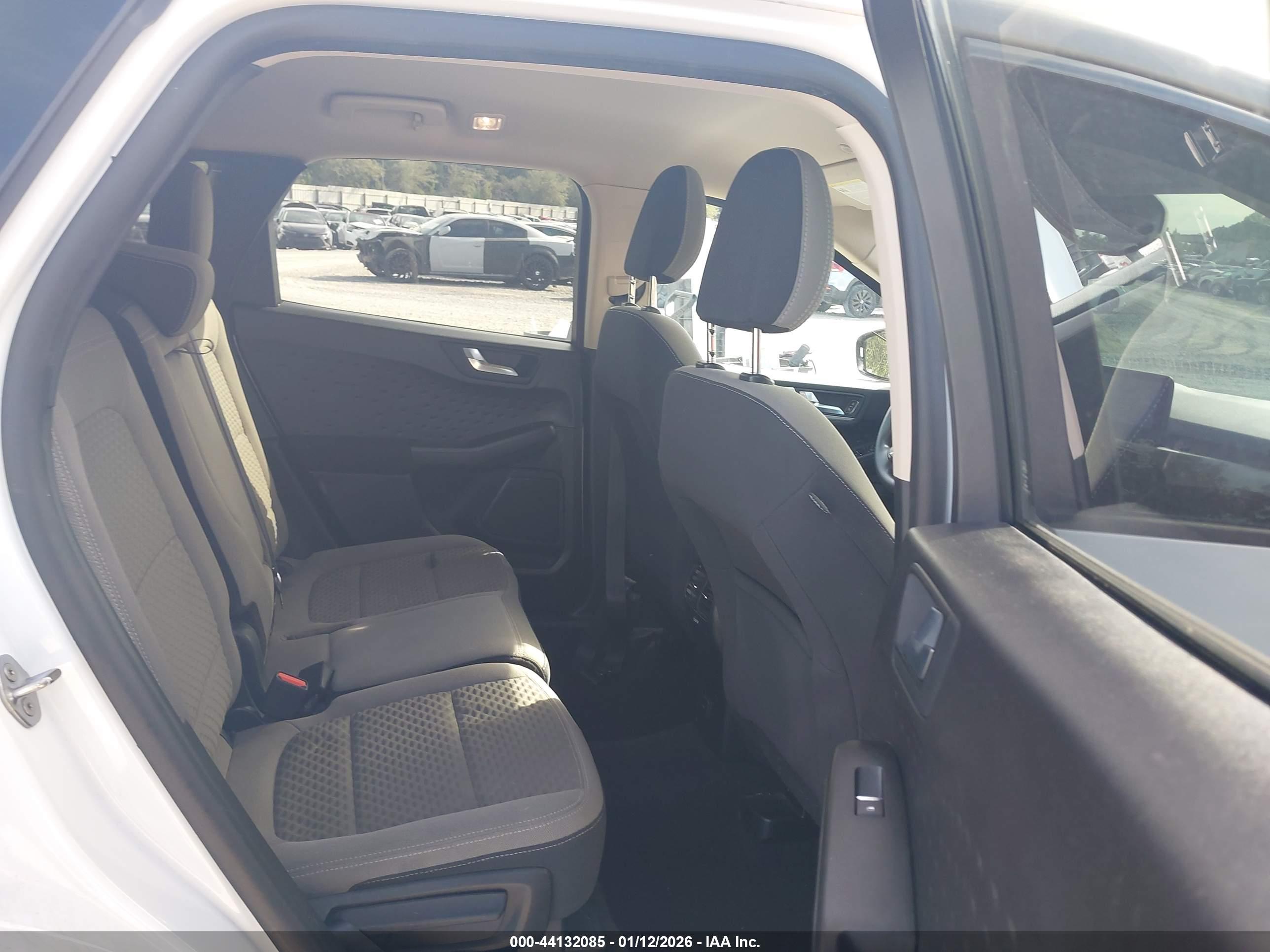 FORD ESCAPE image 8