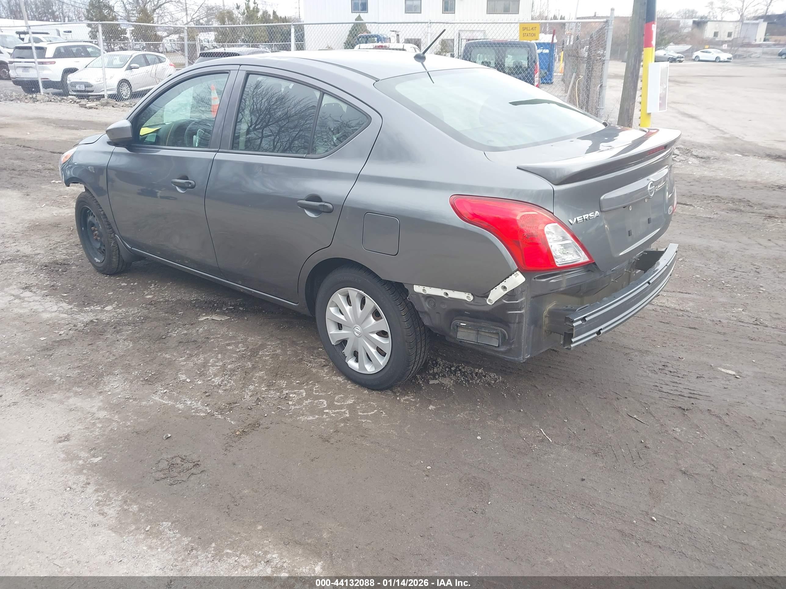 NISSAN VERSA image 3