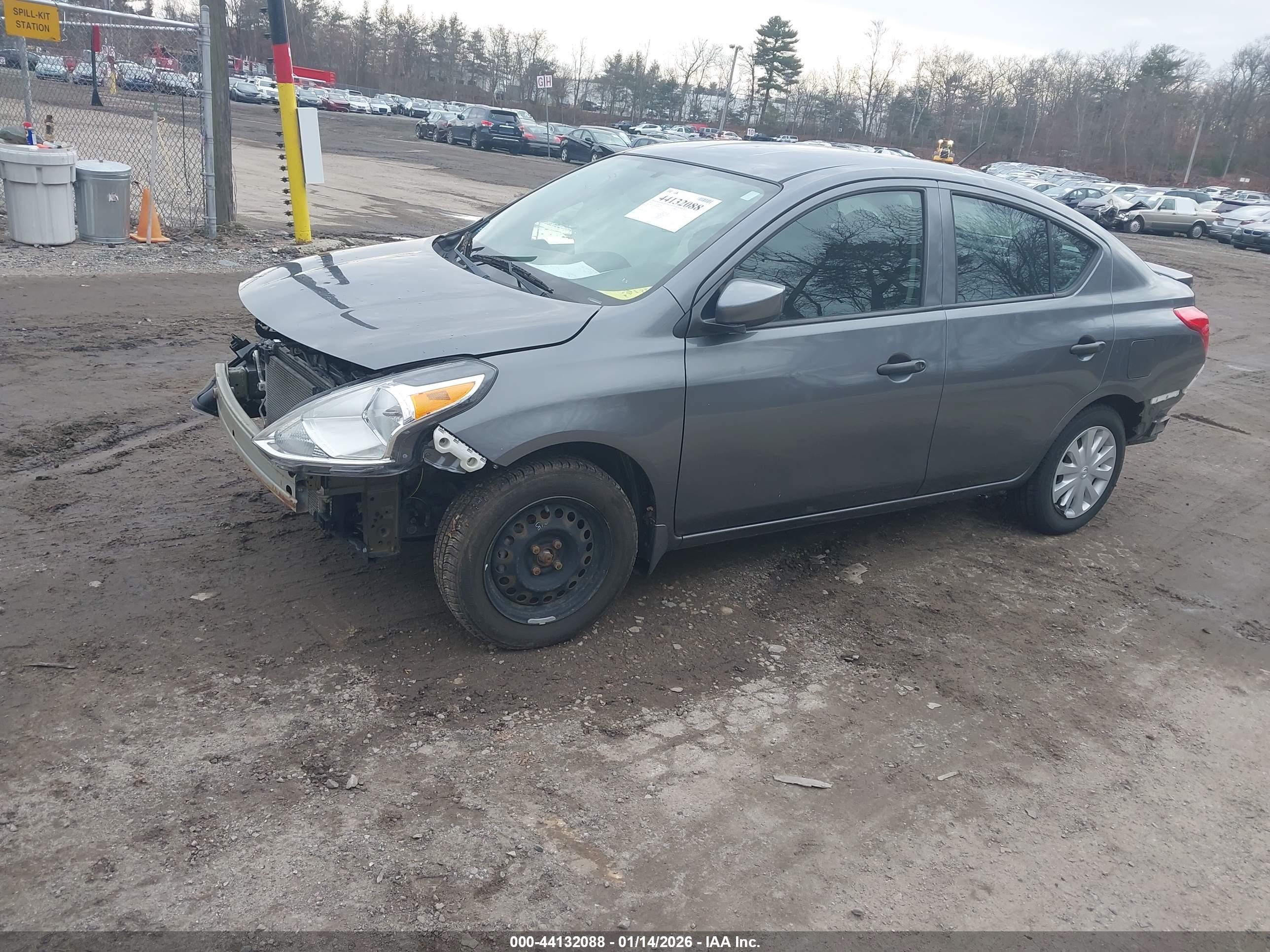NISSAN VERSA image 4