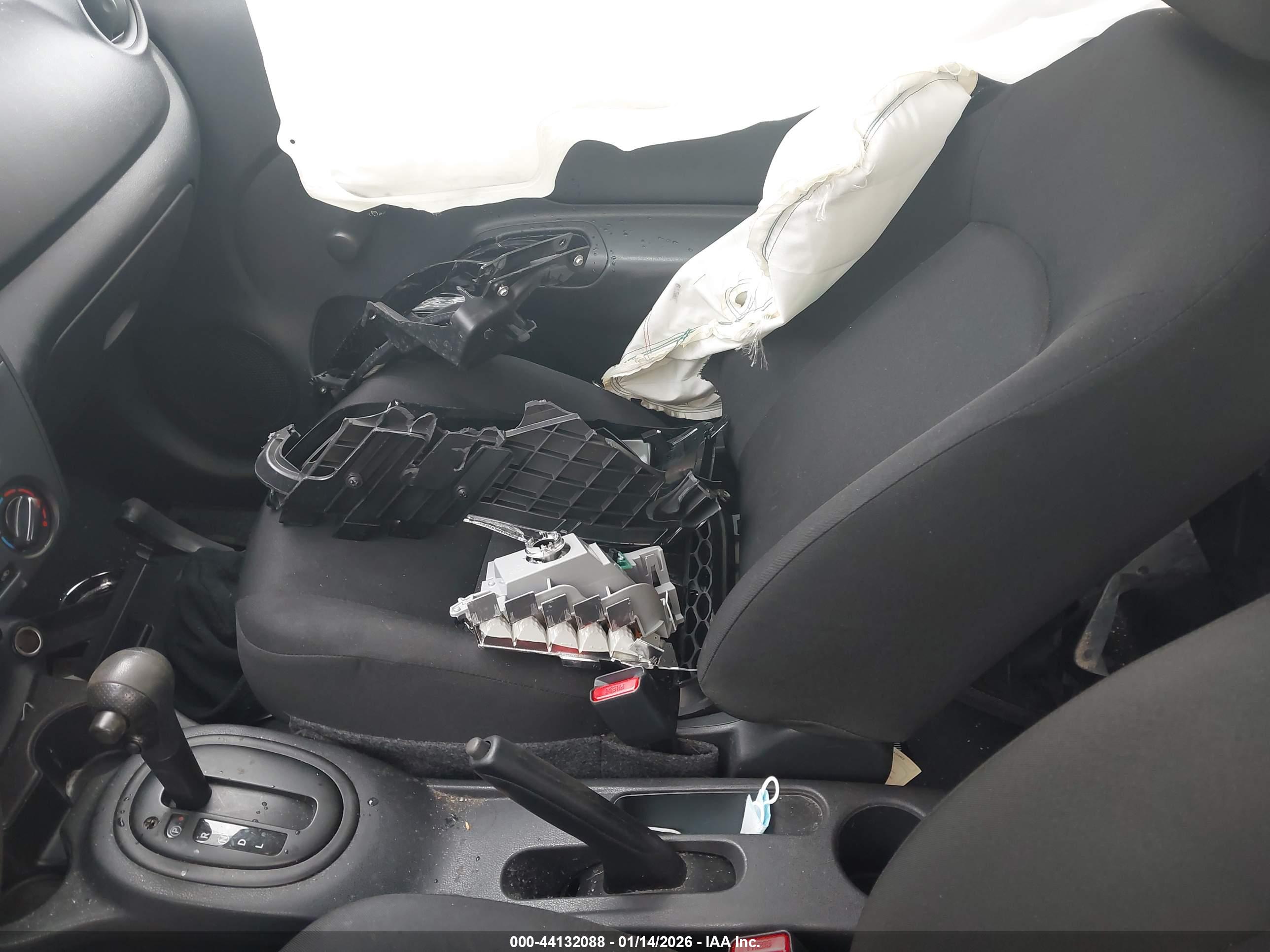 NISSAN VERSA image 5