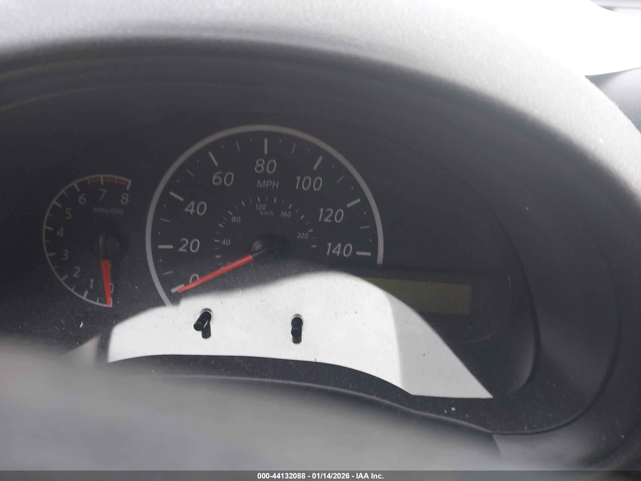 NISSAN VERSA image 7