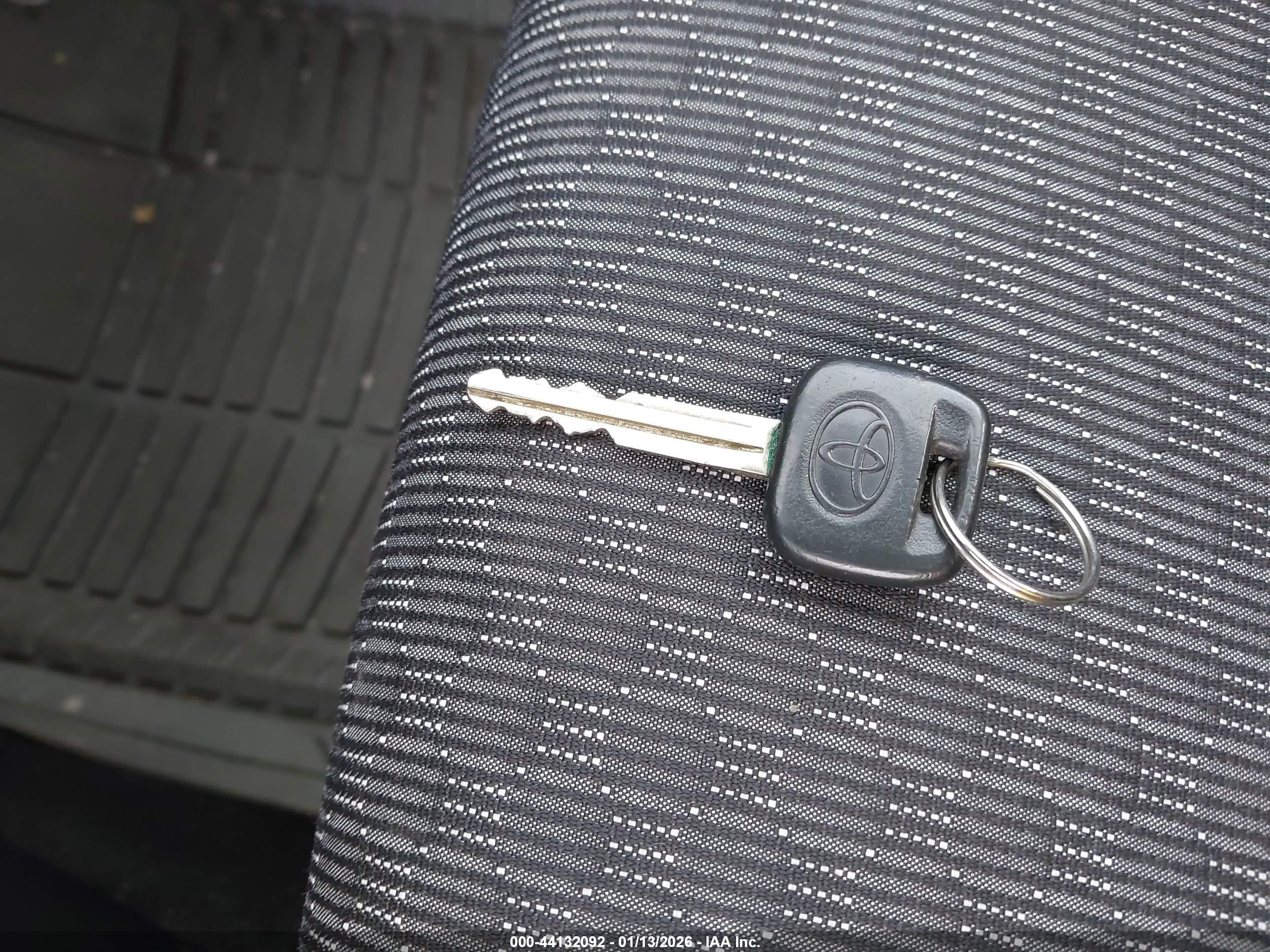 TOYOTA YARIS image 11