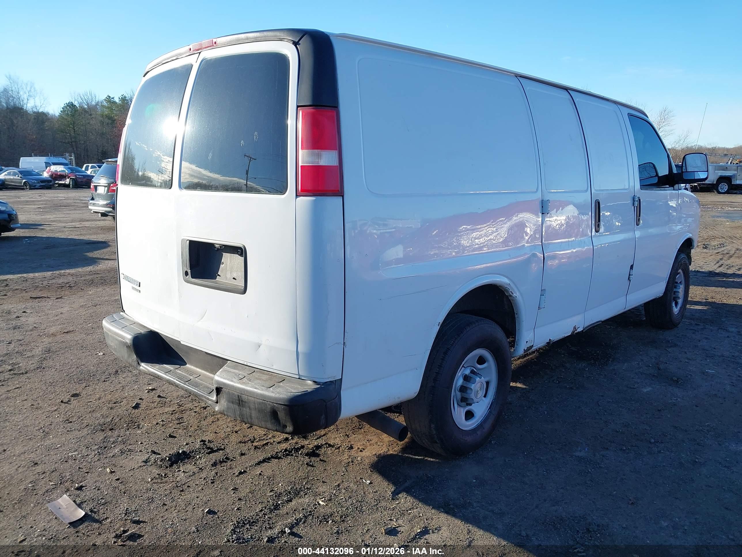 CHEVROLET EXPRESS image 4