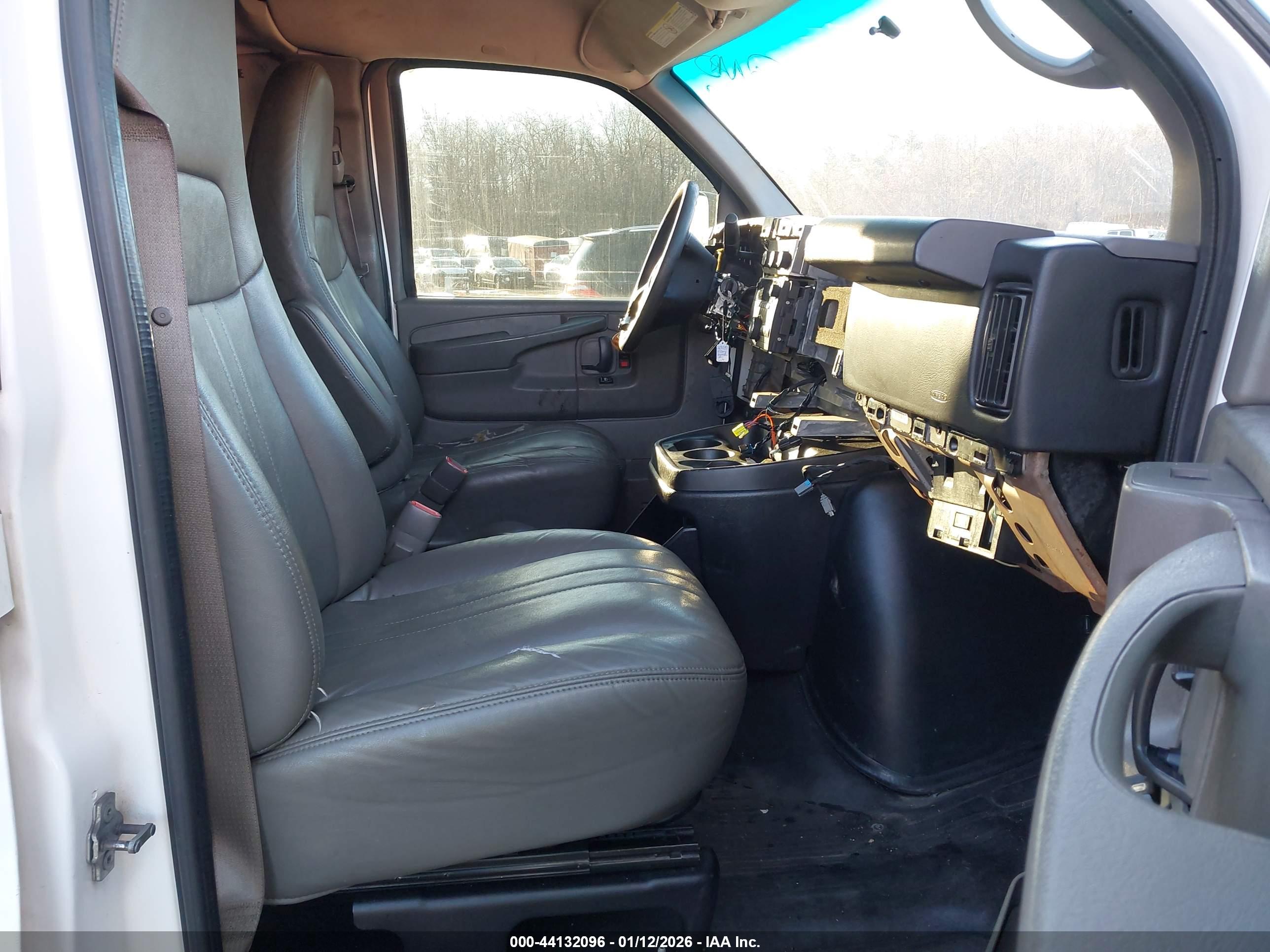 CHEVROLET EXPRESS image 5